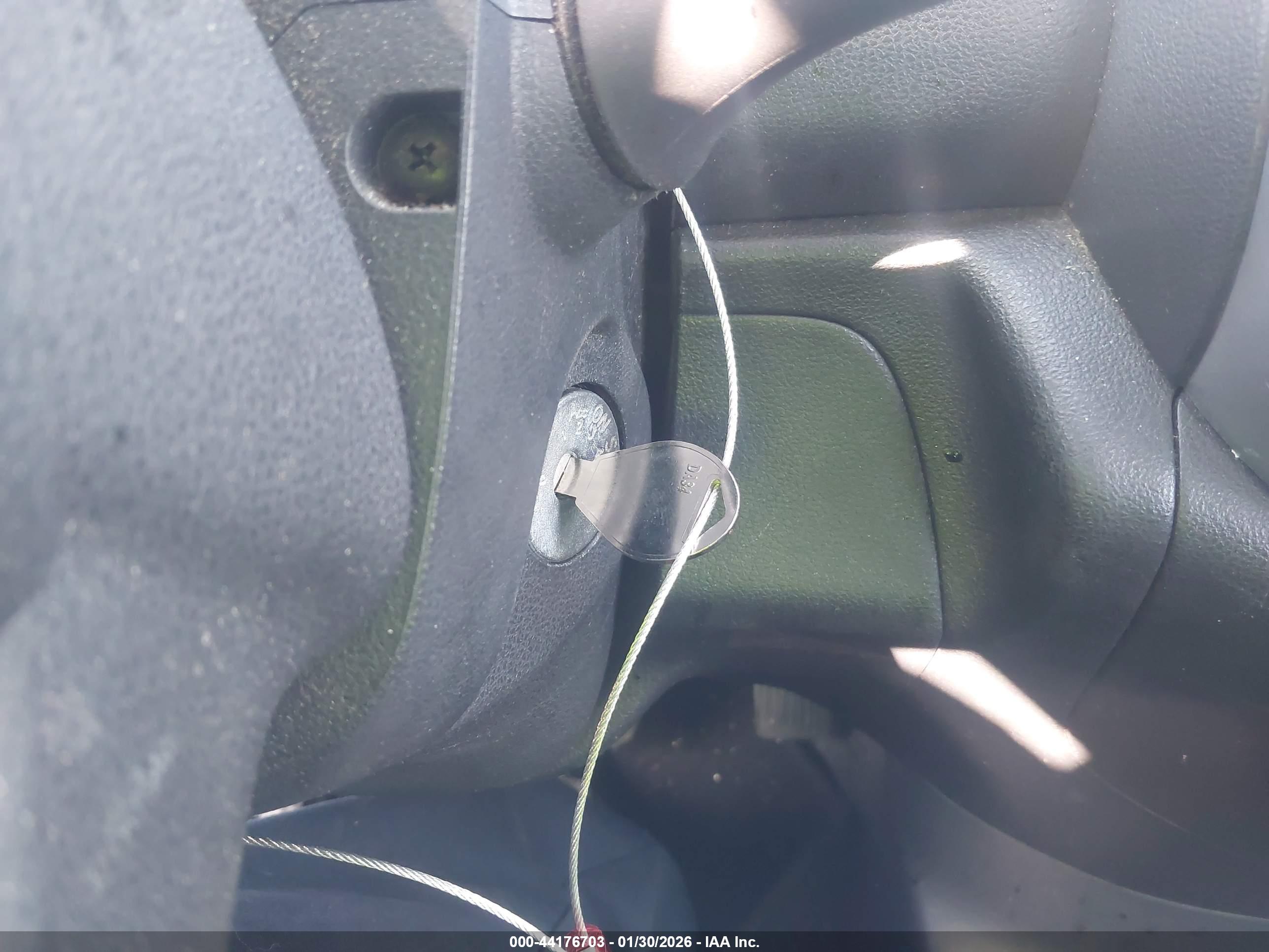 NISSAN VERSA image 11
