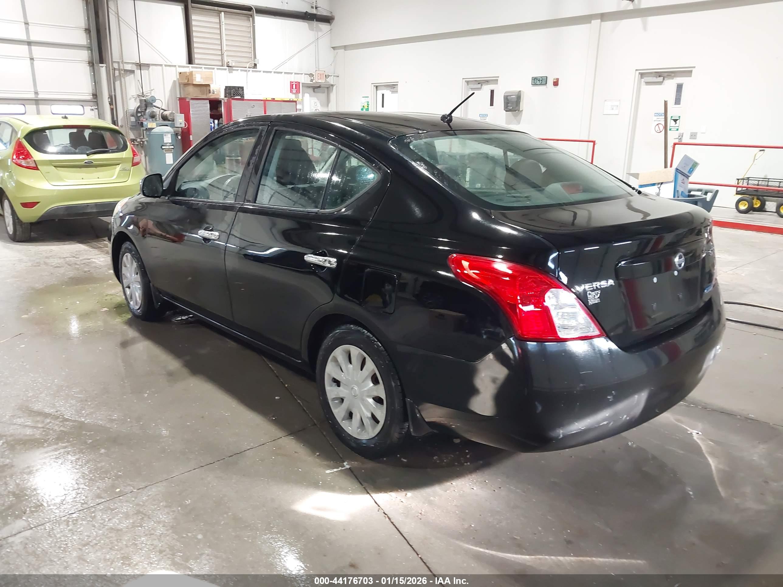 NISSAN VERSA image 3
