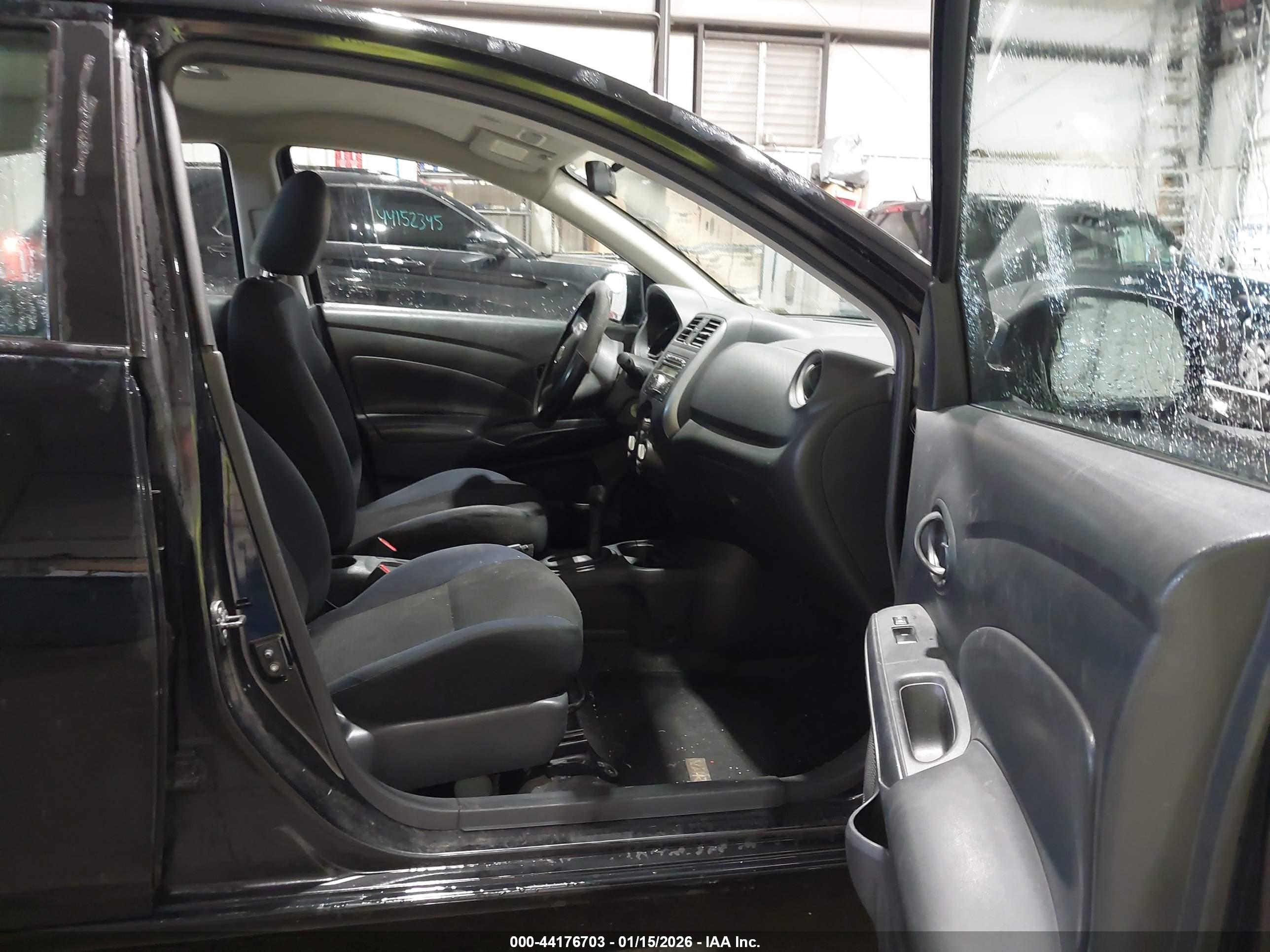 NISSAN VERSA image 5
