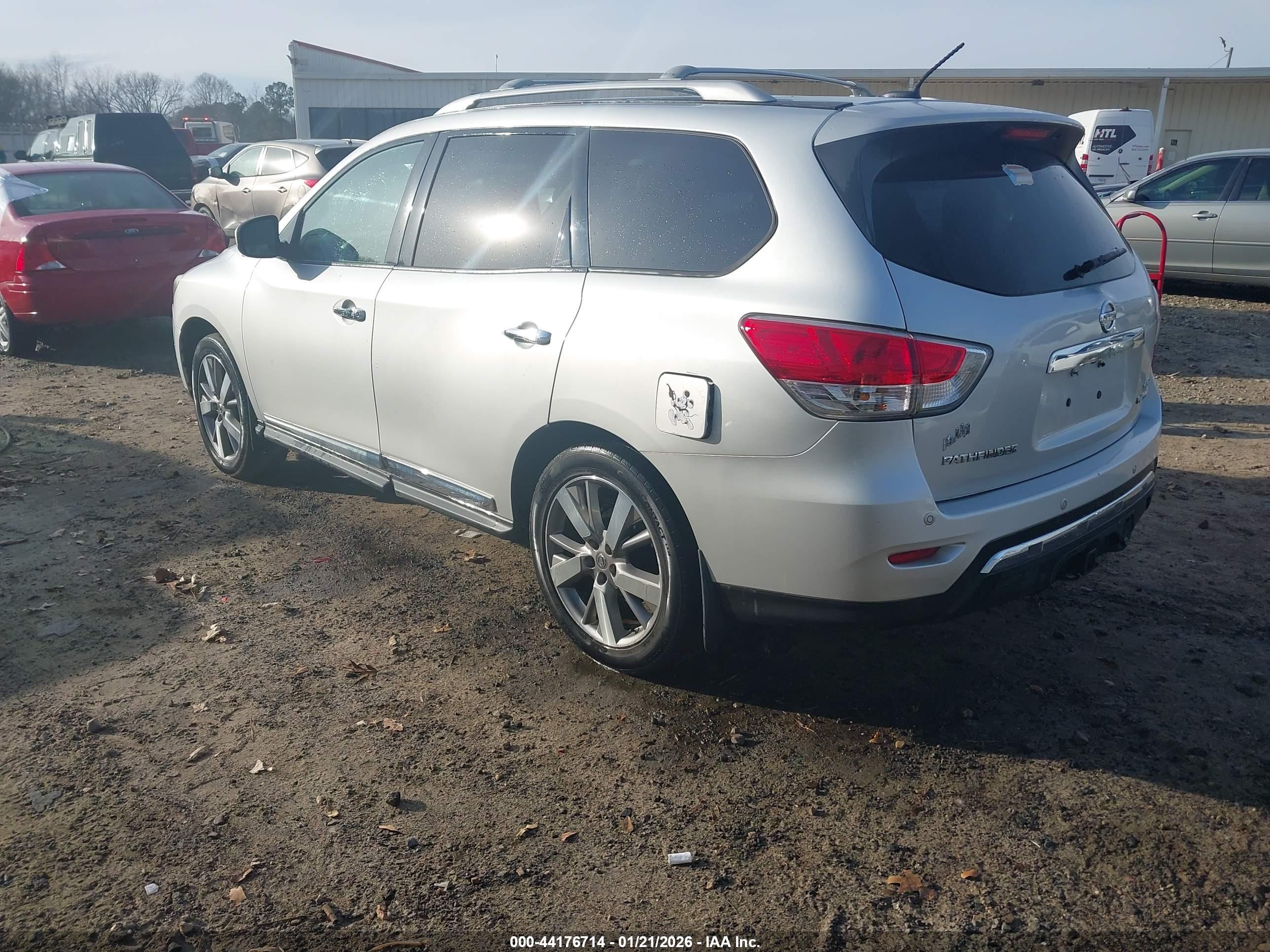 NISSAN PATHFINDER image 3
