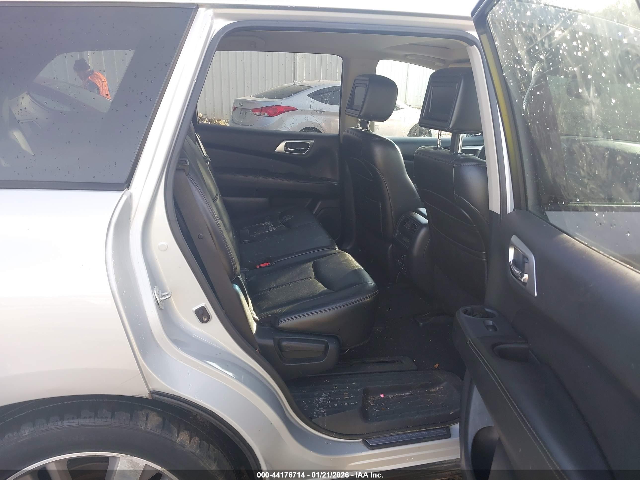 NISSAN PATHFINDER image 8