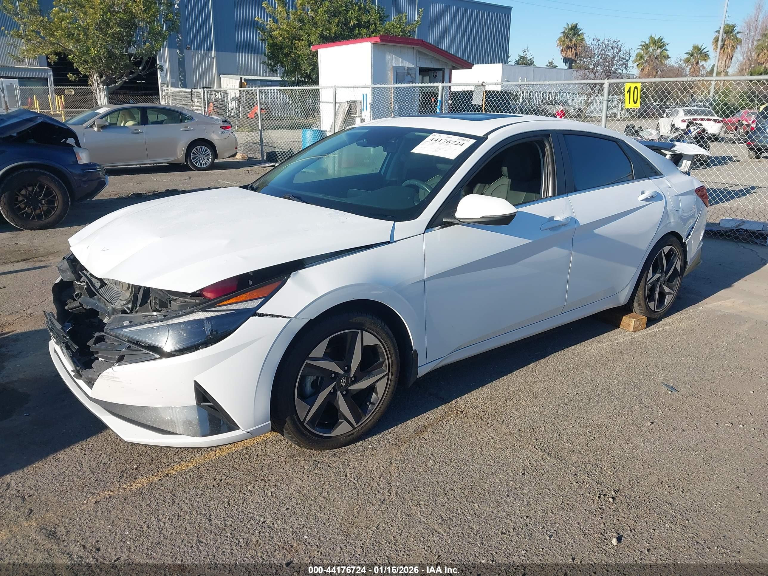 HYUNDAI ELANTRA image 2