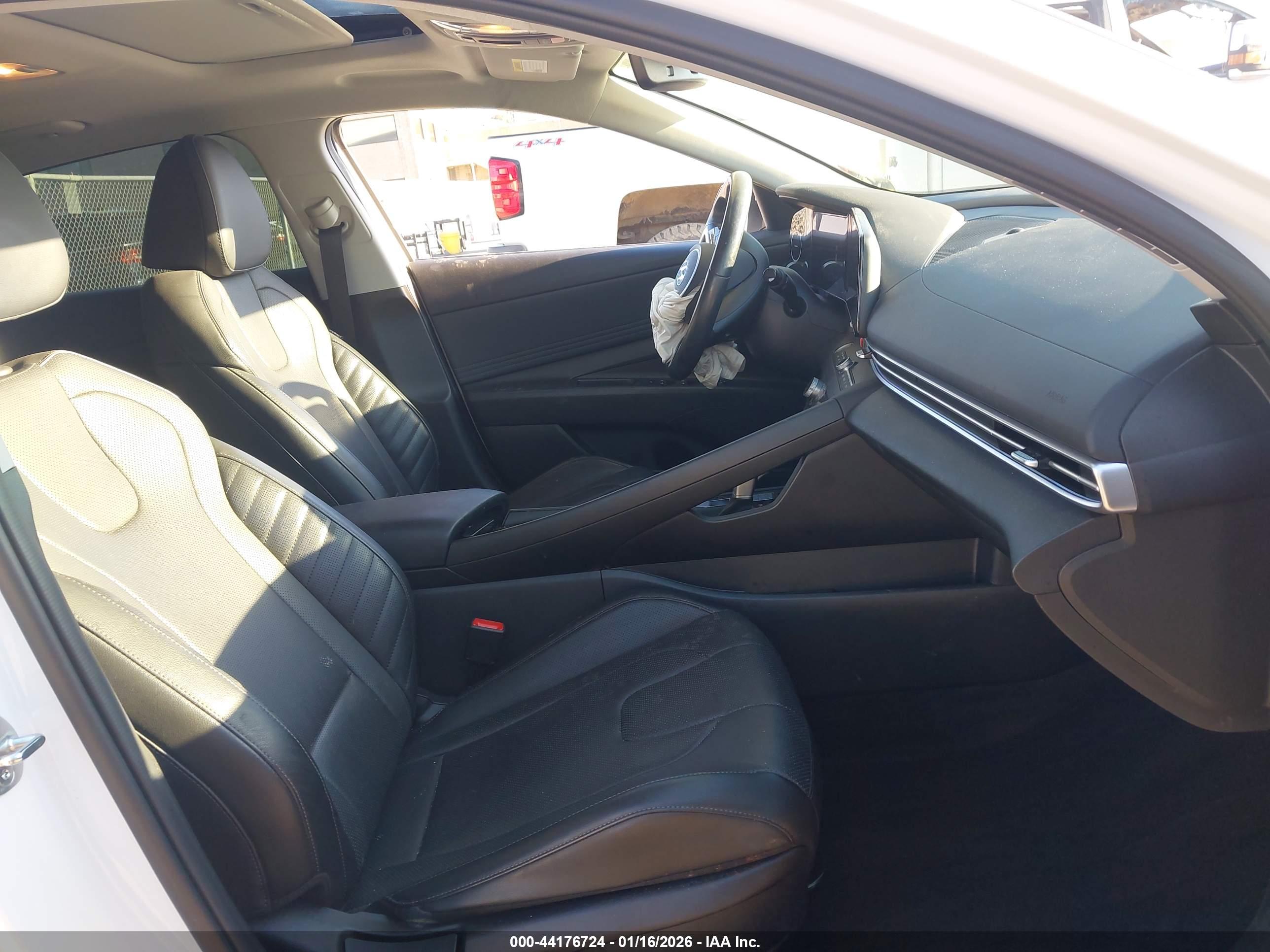 HYUNDAI ELANTRA image 5
