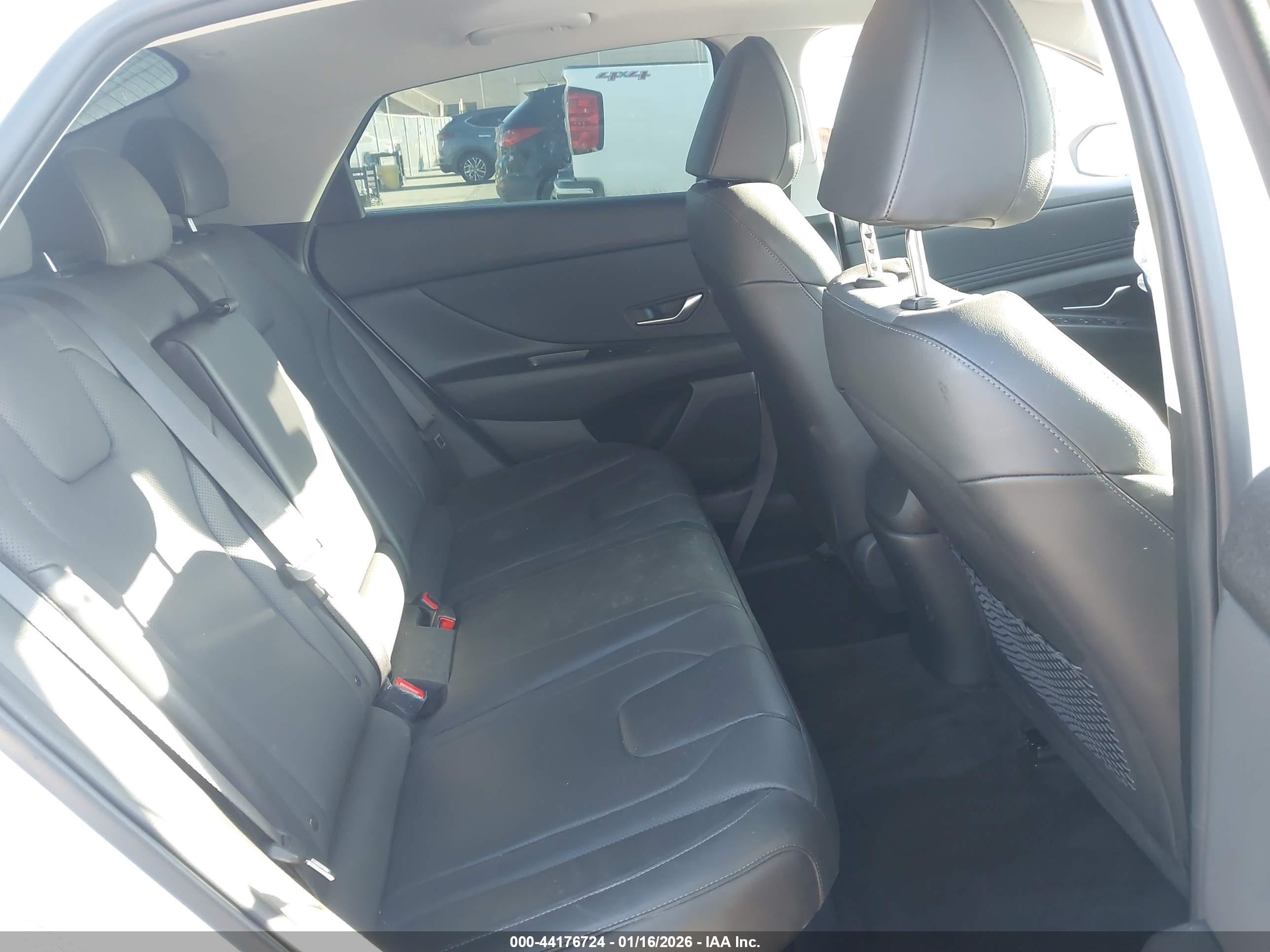 HYUNDAI ELANTRA image 8