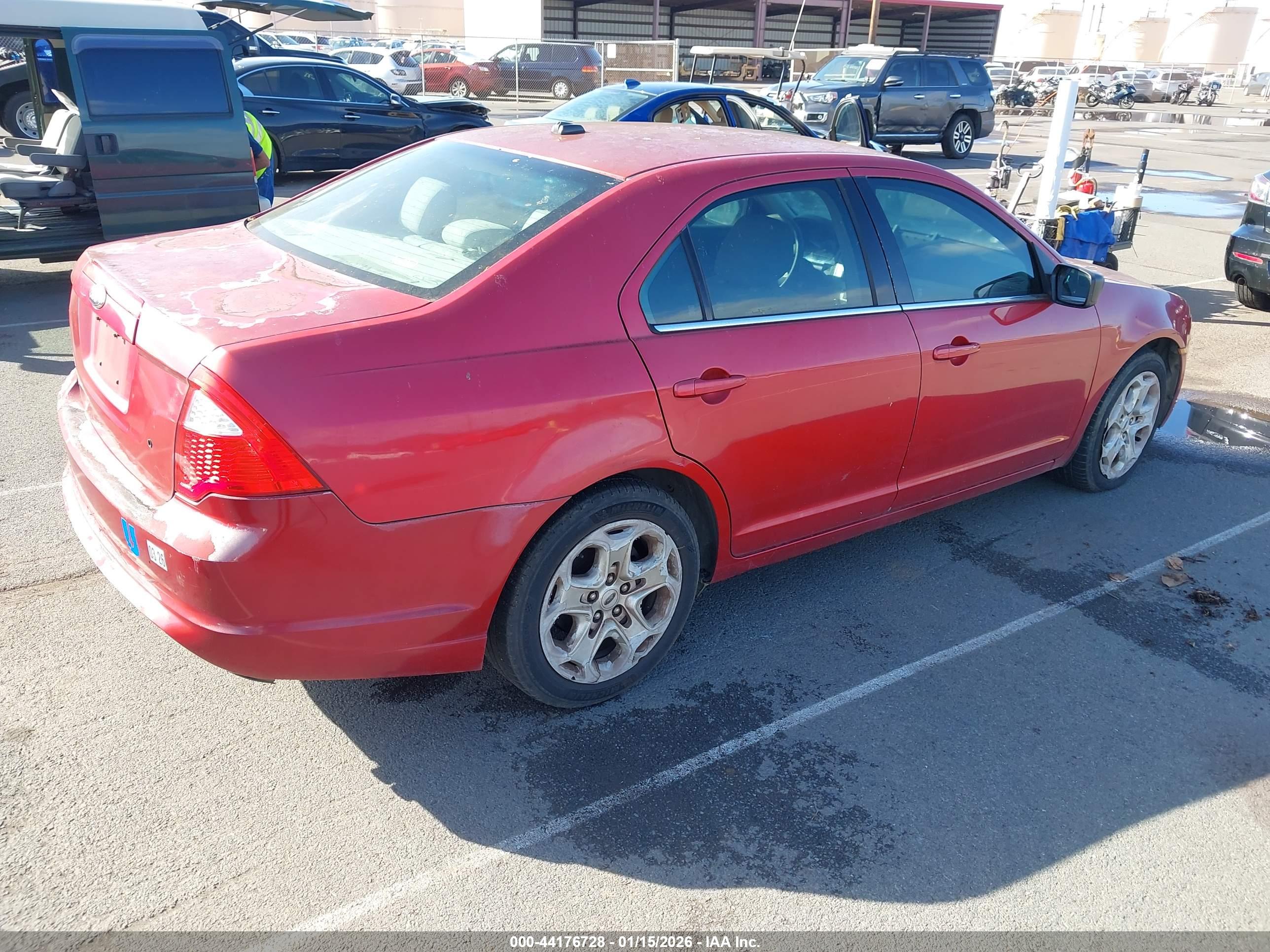 FORD FUSION image 4