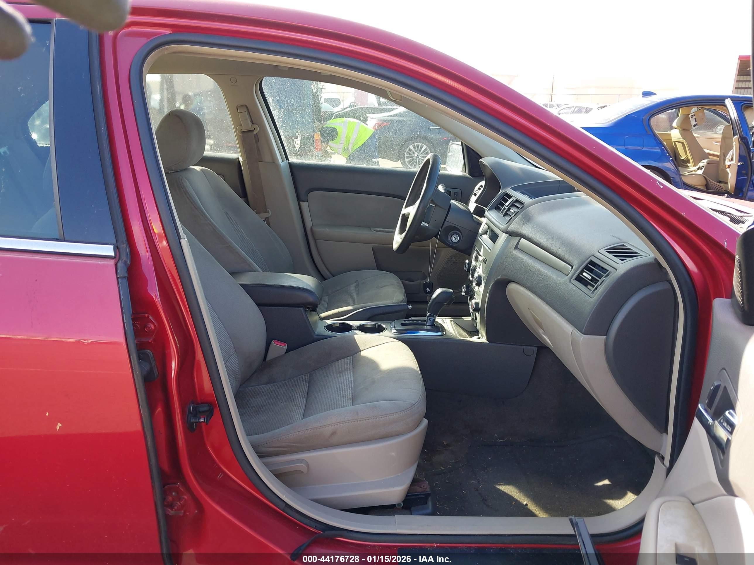 FORD FUSION image 5