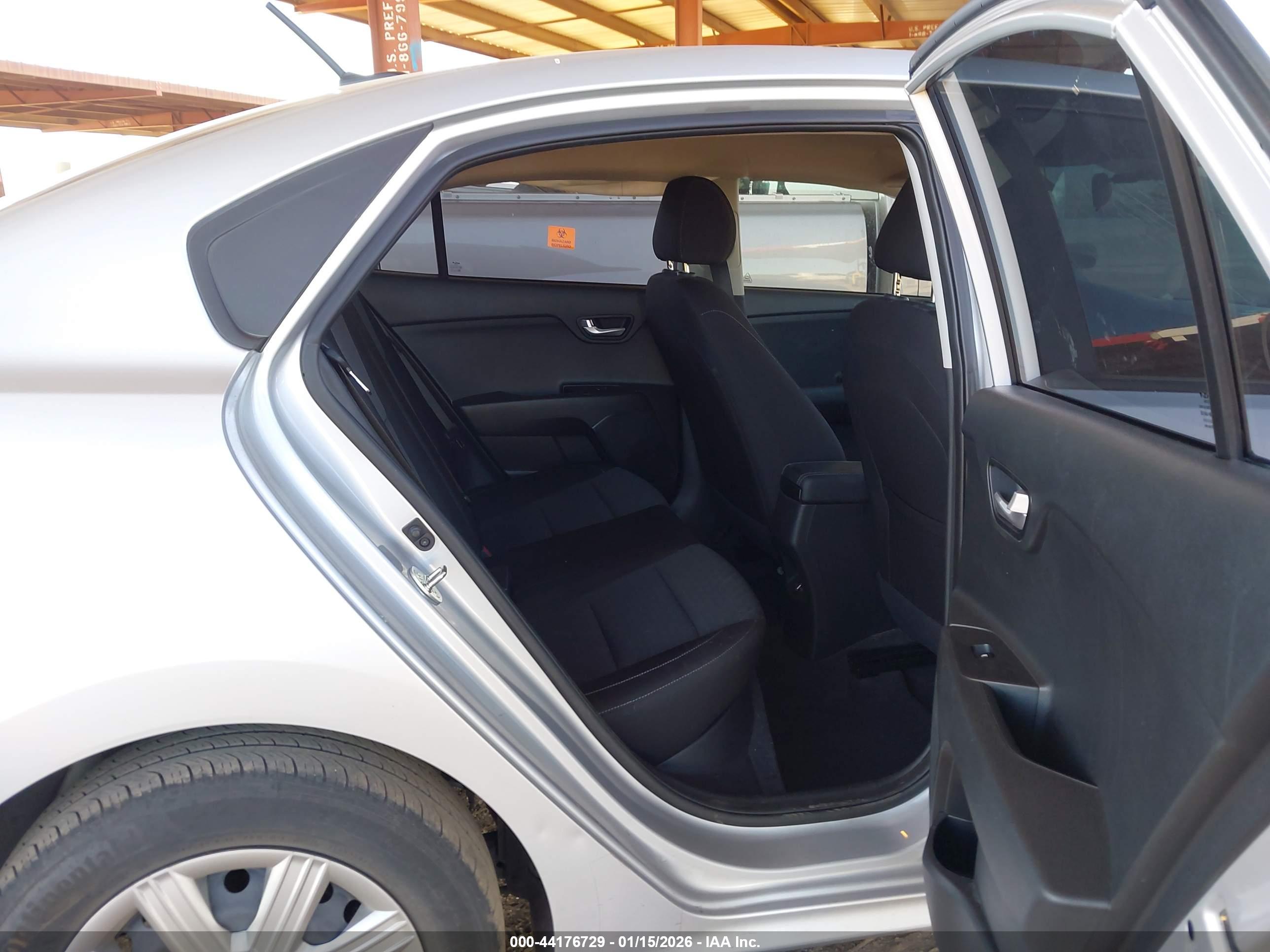KIA RIO image 8