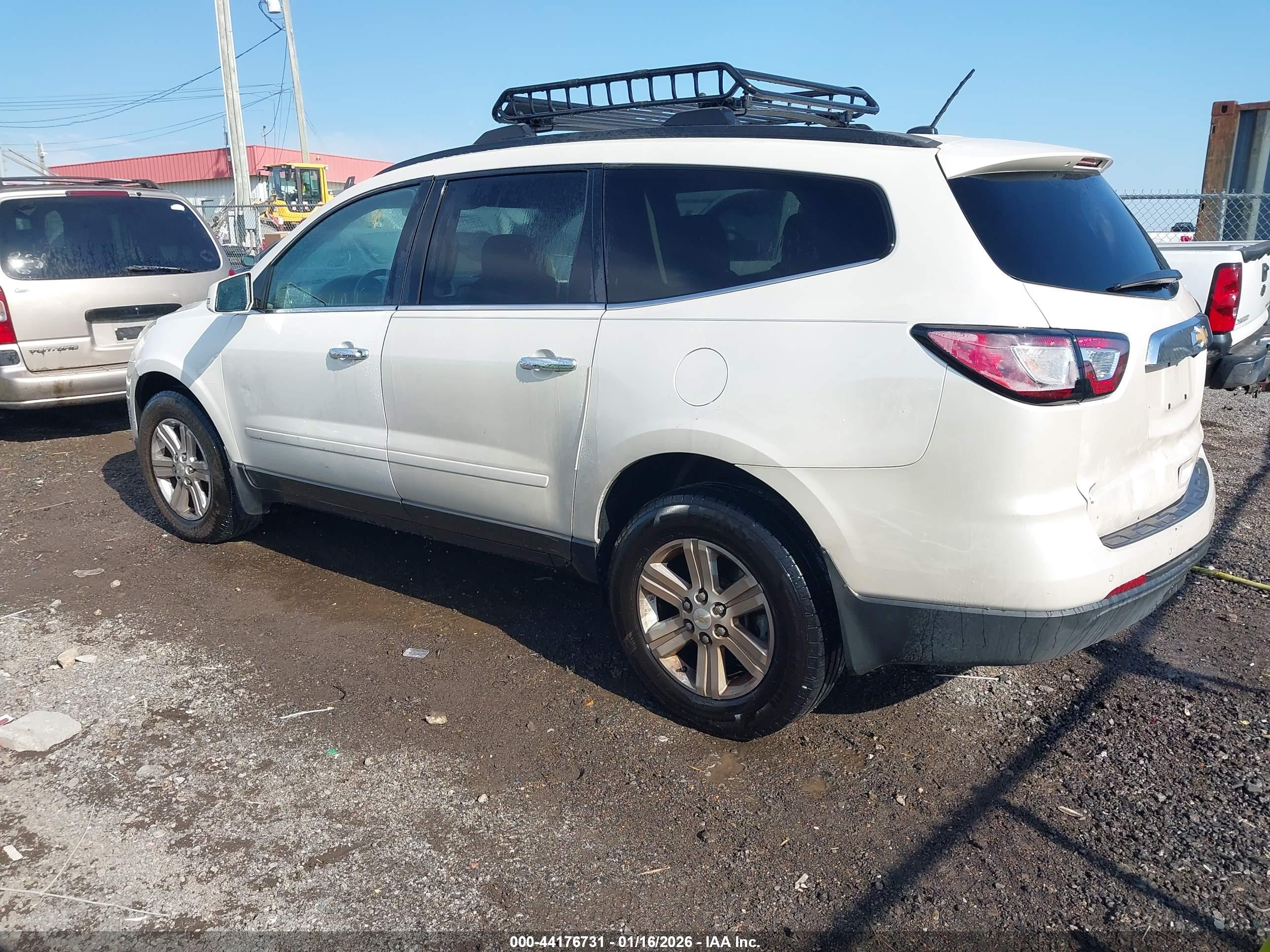 CHEVROLET TRAVERSE image 3