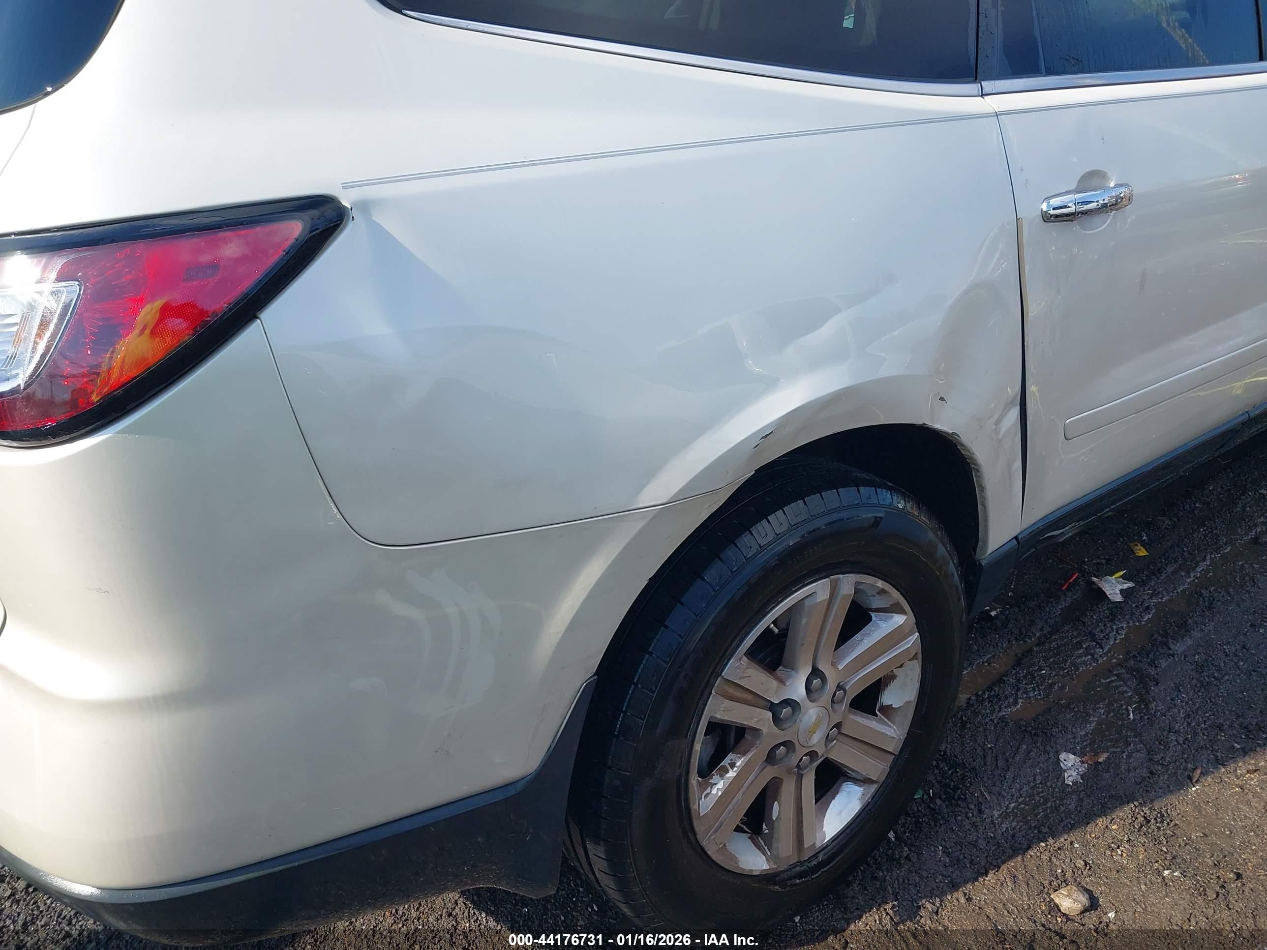 CHEVROLET TRAVERSE image 6