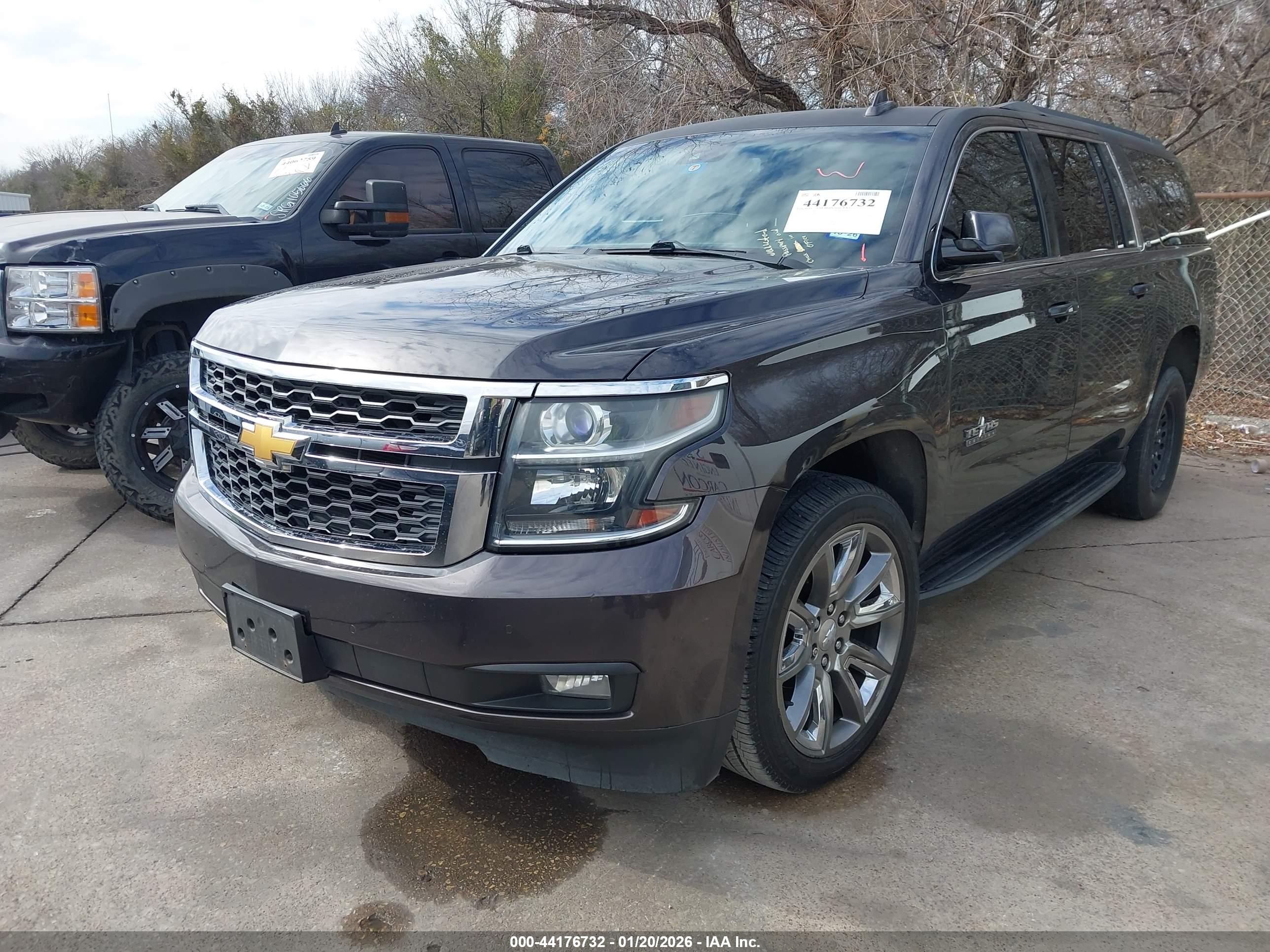 CHEVROLET SUBURBAN image 2