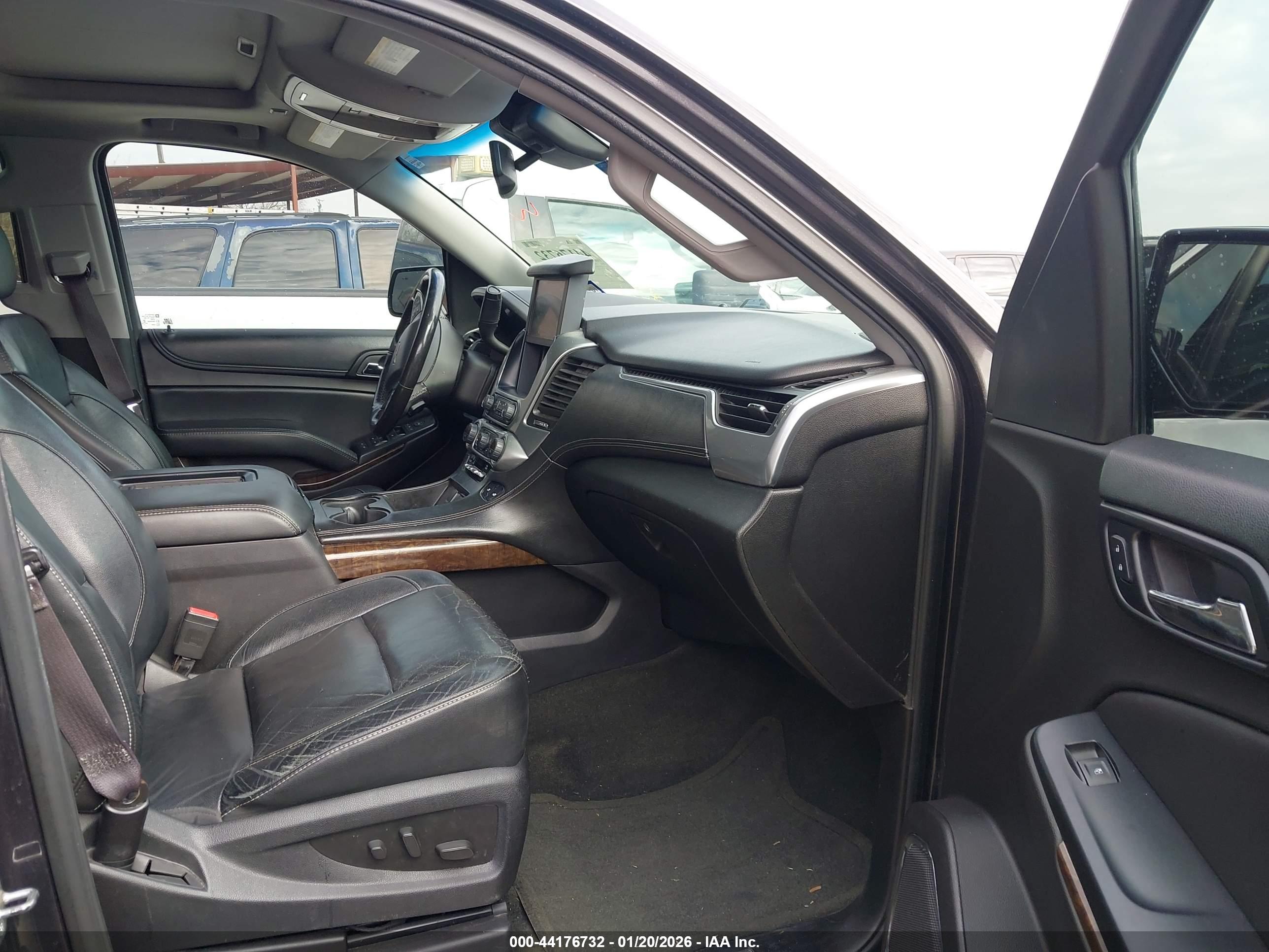 CHEVROLET SUBURBAN image 5