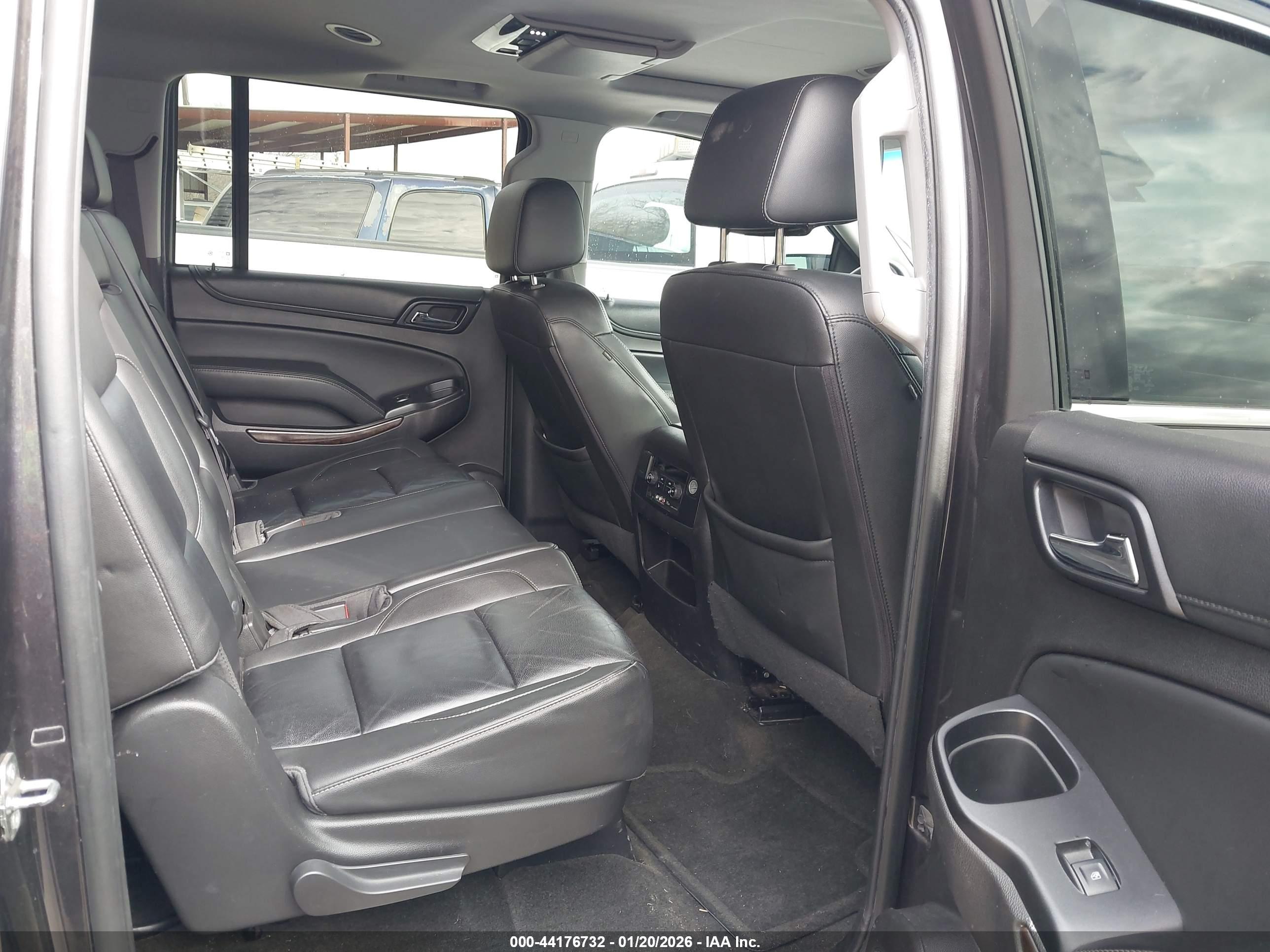 CHEVROLET SUBURBAN image 8