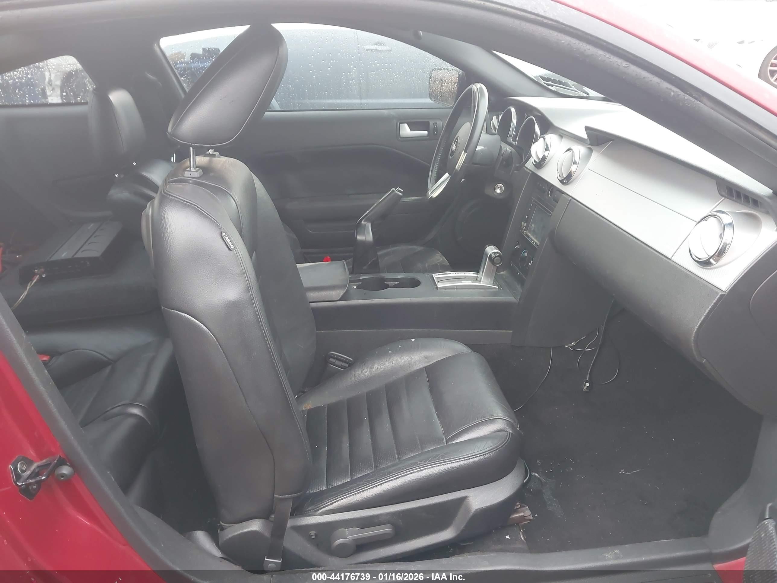 FORD MUSTANG image 5