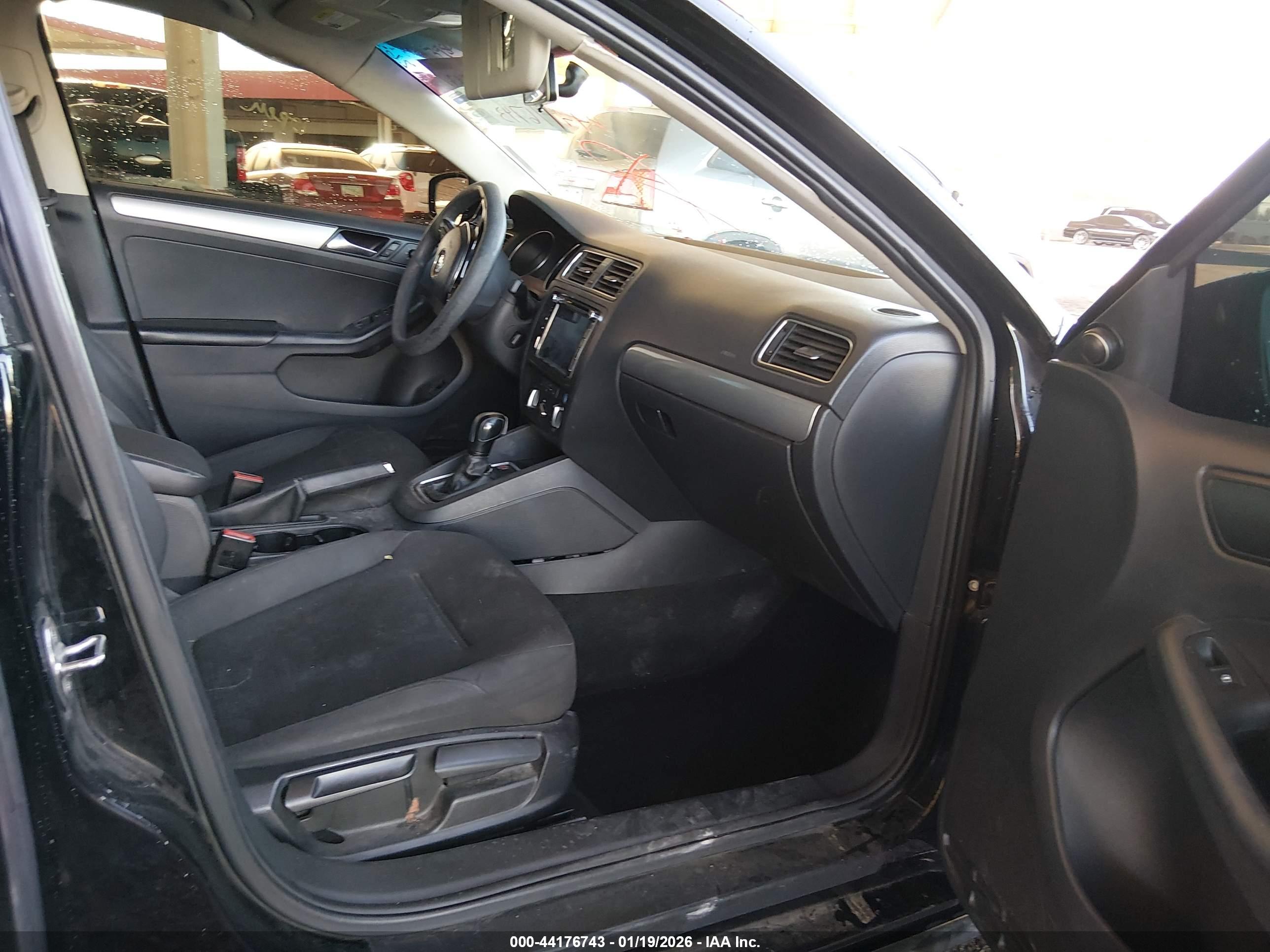 VOLKSWAGEN JETTA image 5