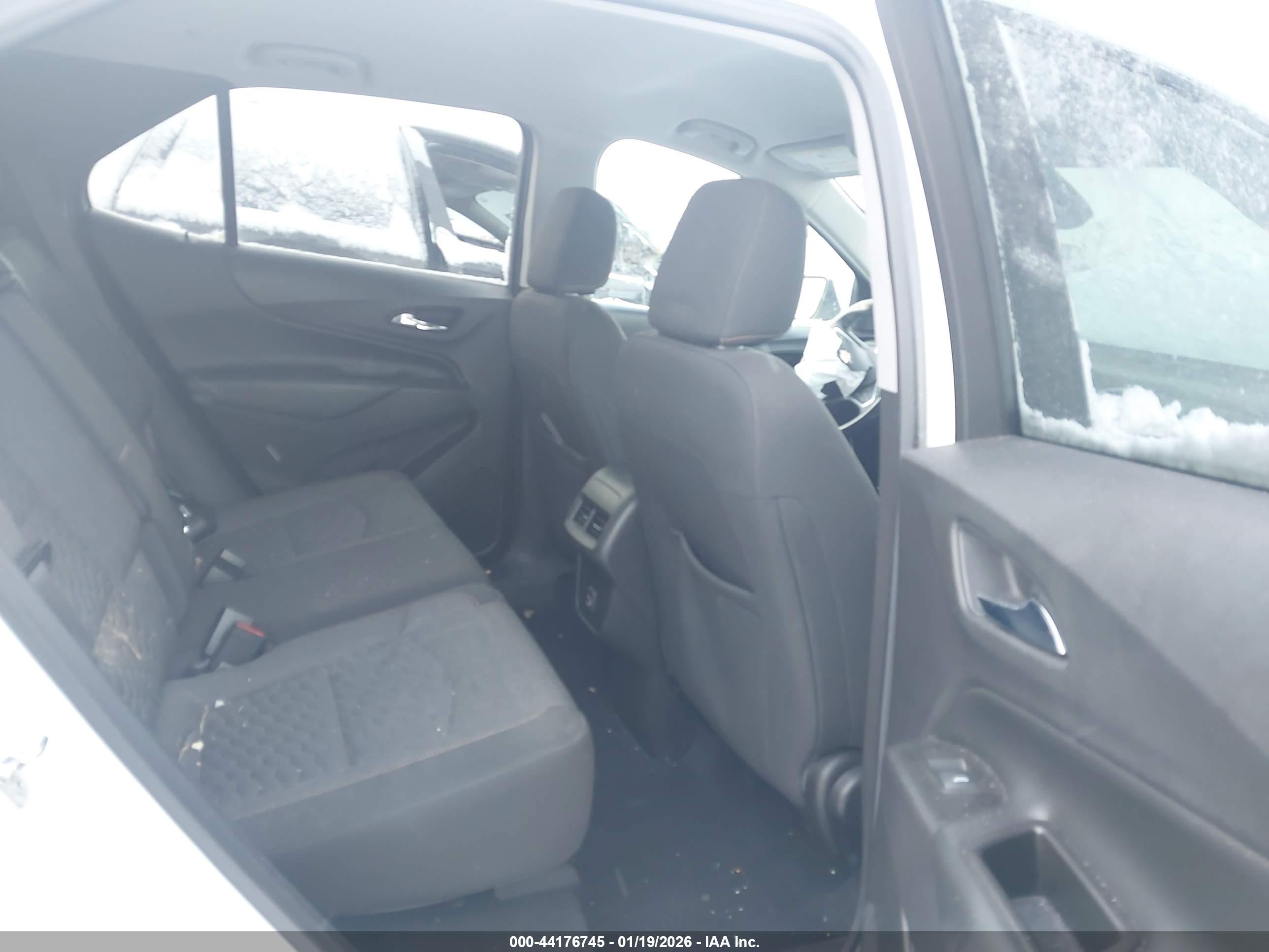 CHEVROLET EQUINOX image 8