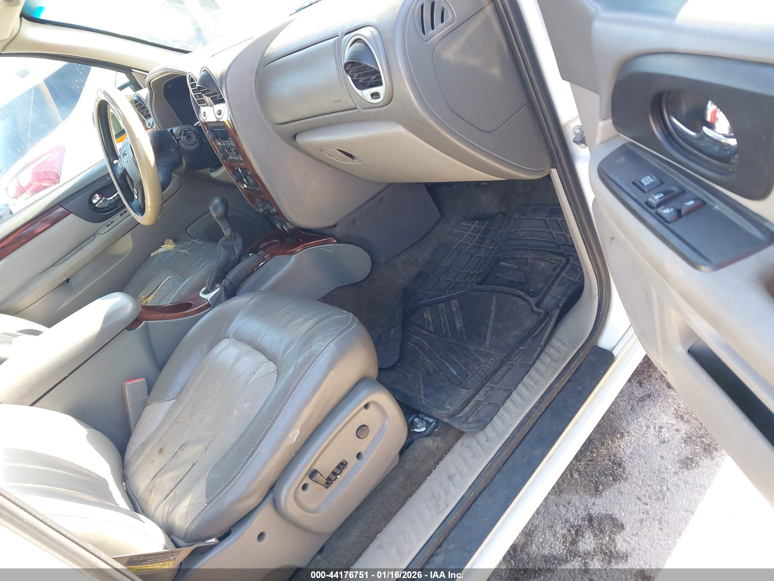 GMC ENVOY image 5