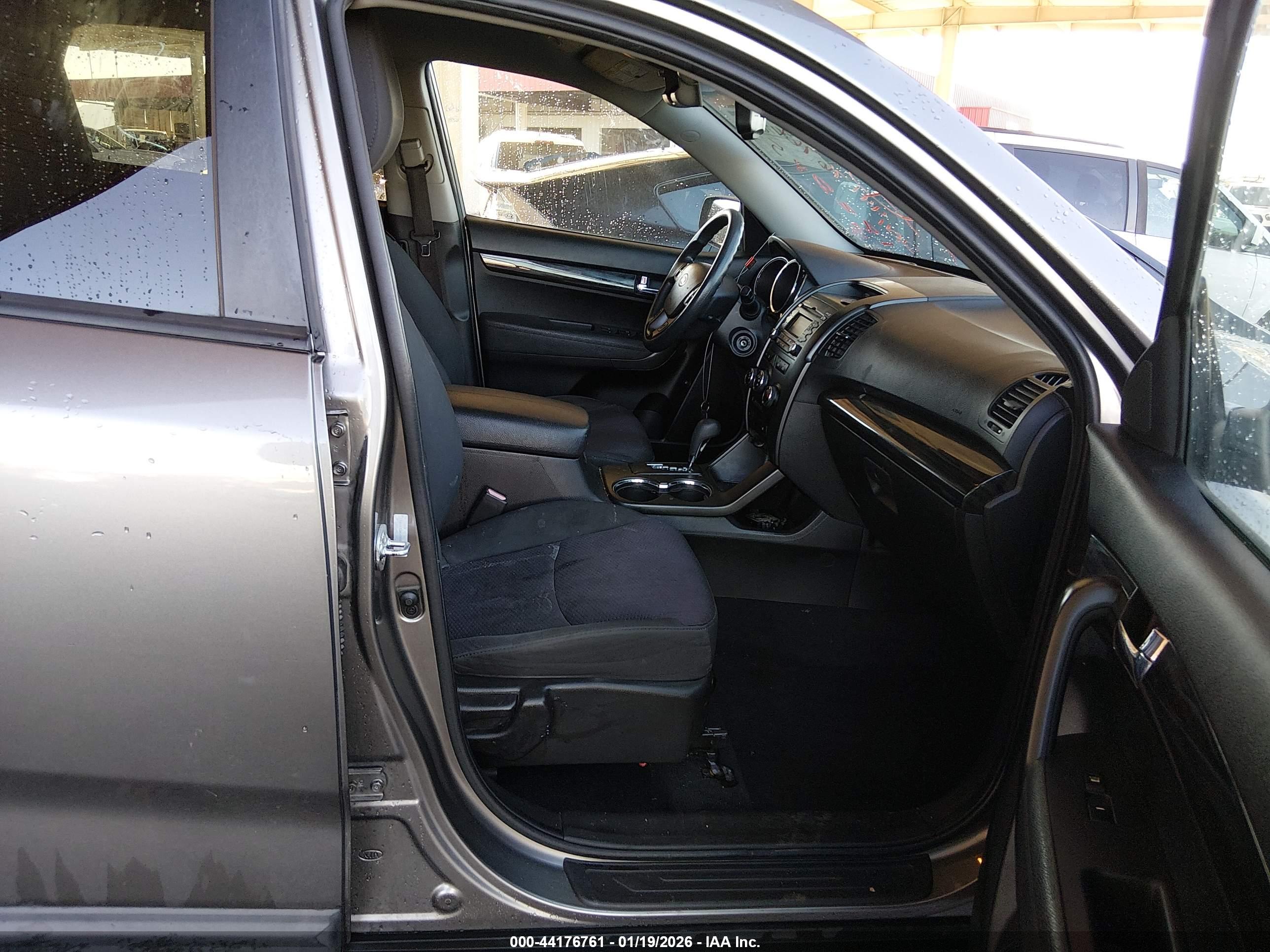 KIA SORENTO image 5