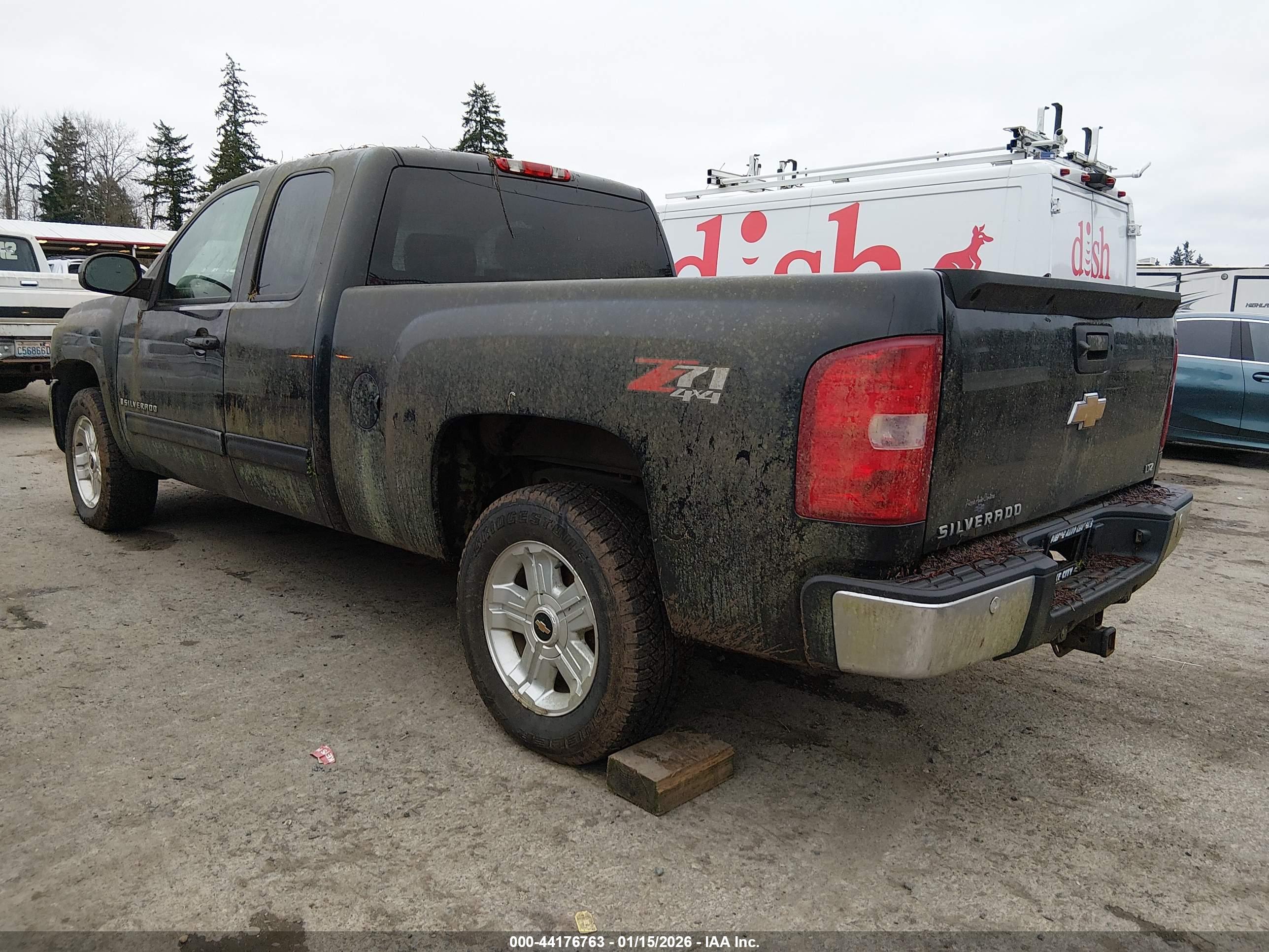 CHEVROLET SILVERADO image 3