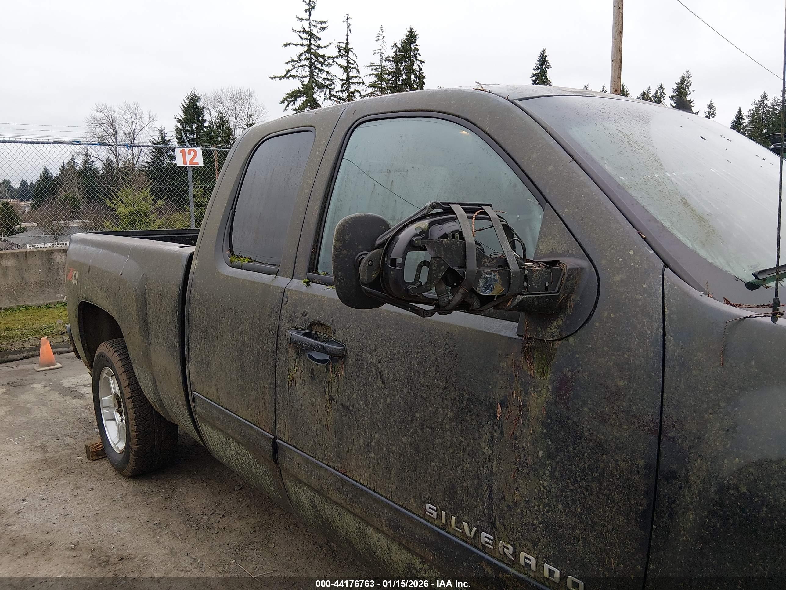 CHEVROLET SILVERADO image 6