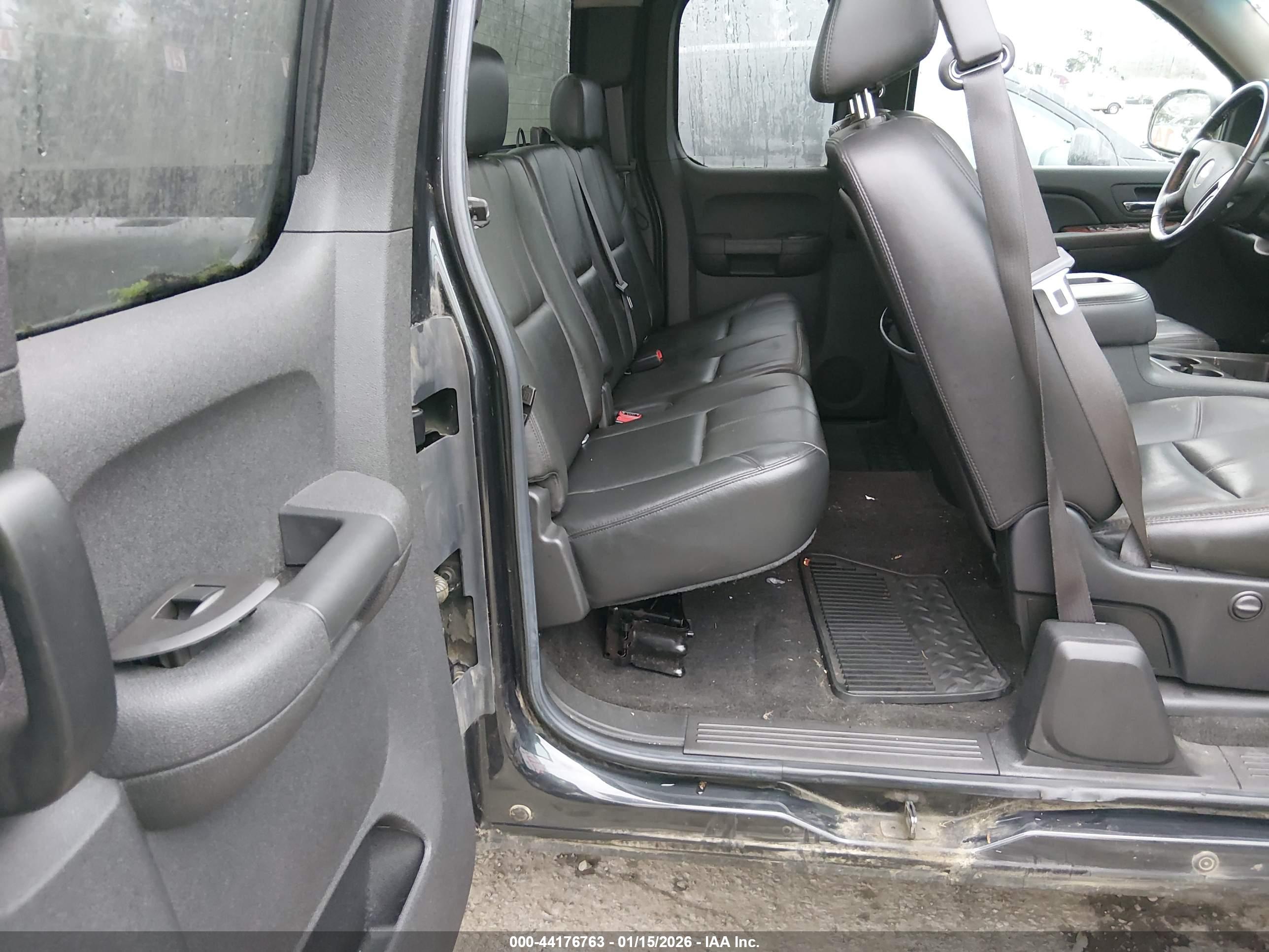 CHEVROLET SILVERADO image 8