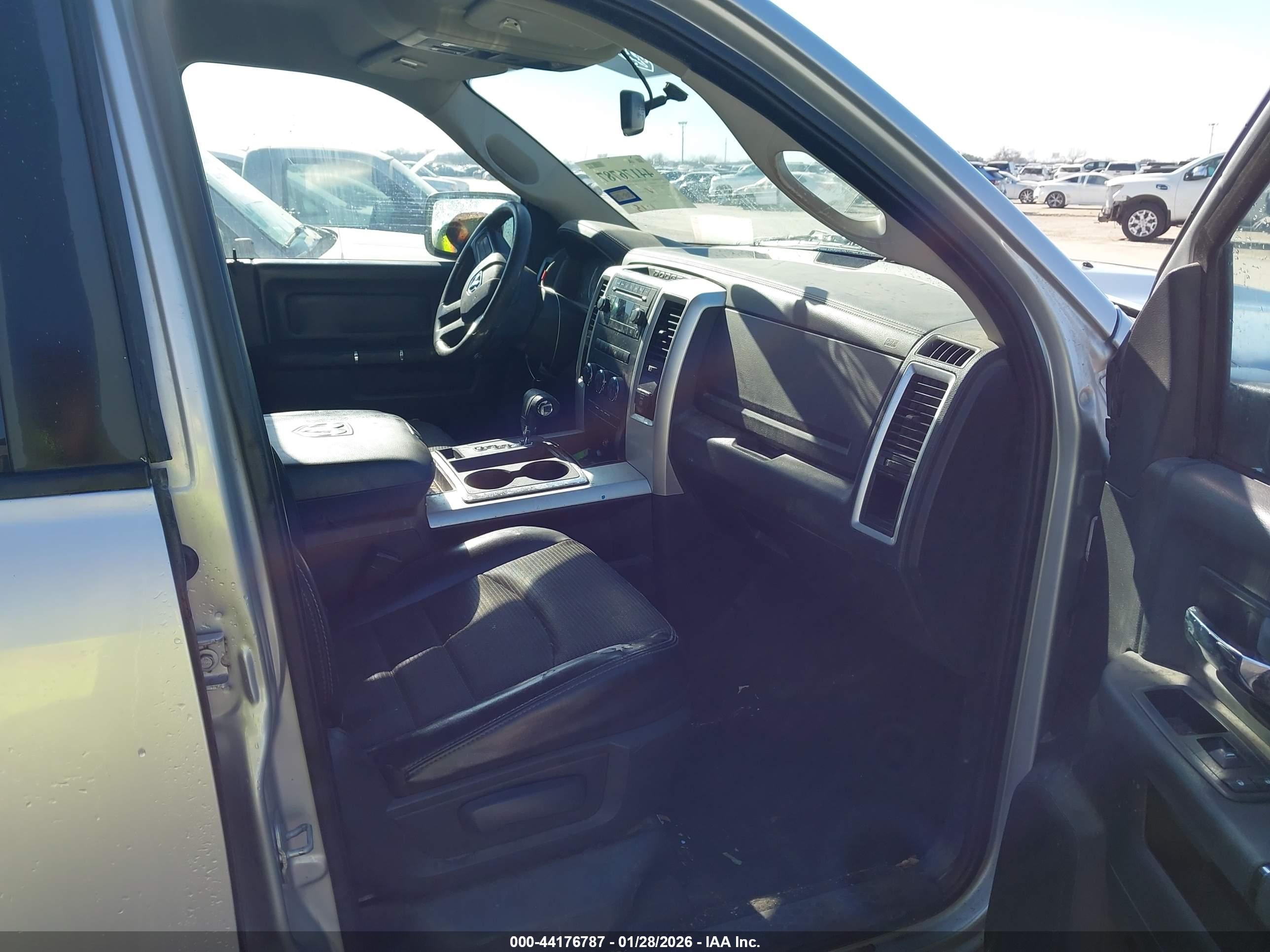 DODGE RAM image 5
