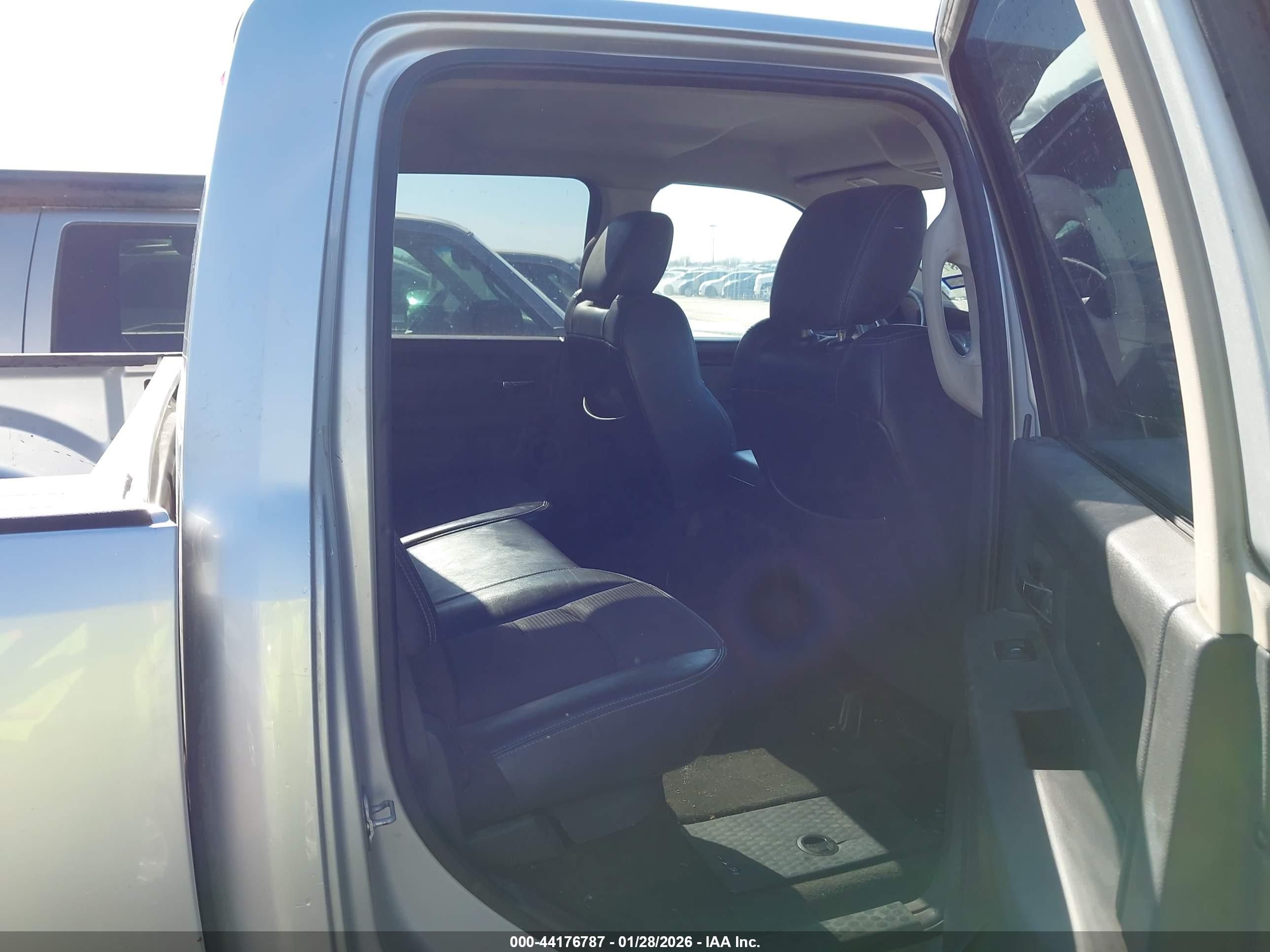DODGE RAM image 8