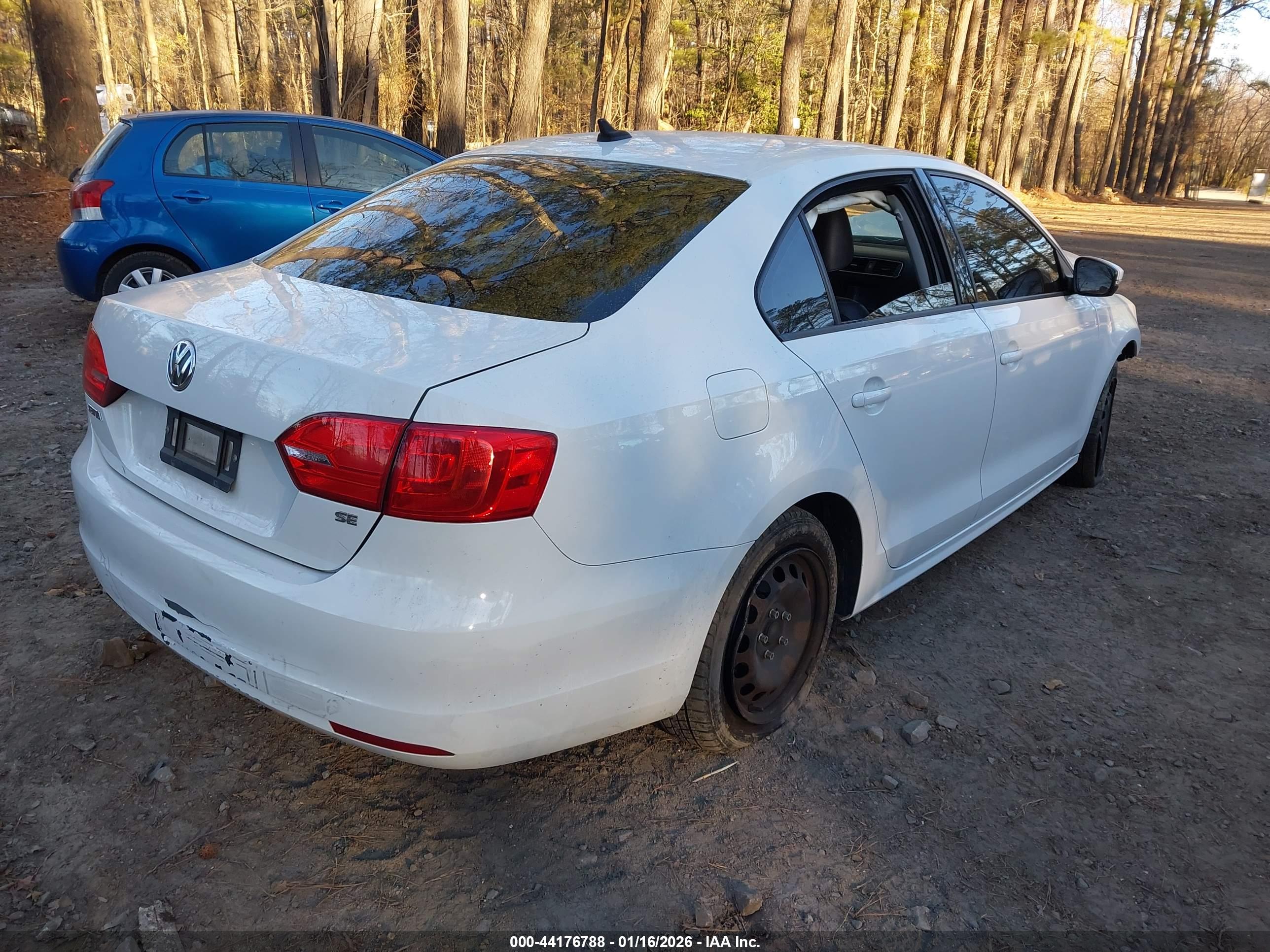 VOLKSWAGEN JETTA image 4