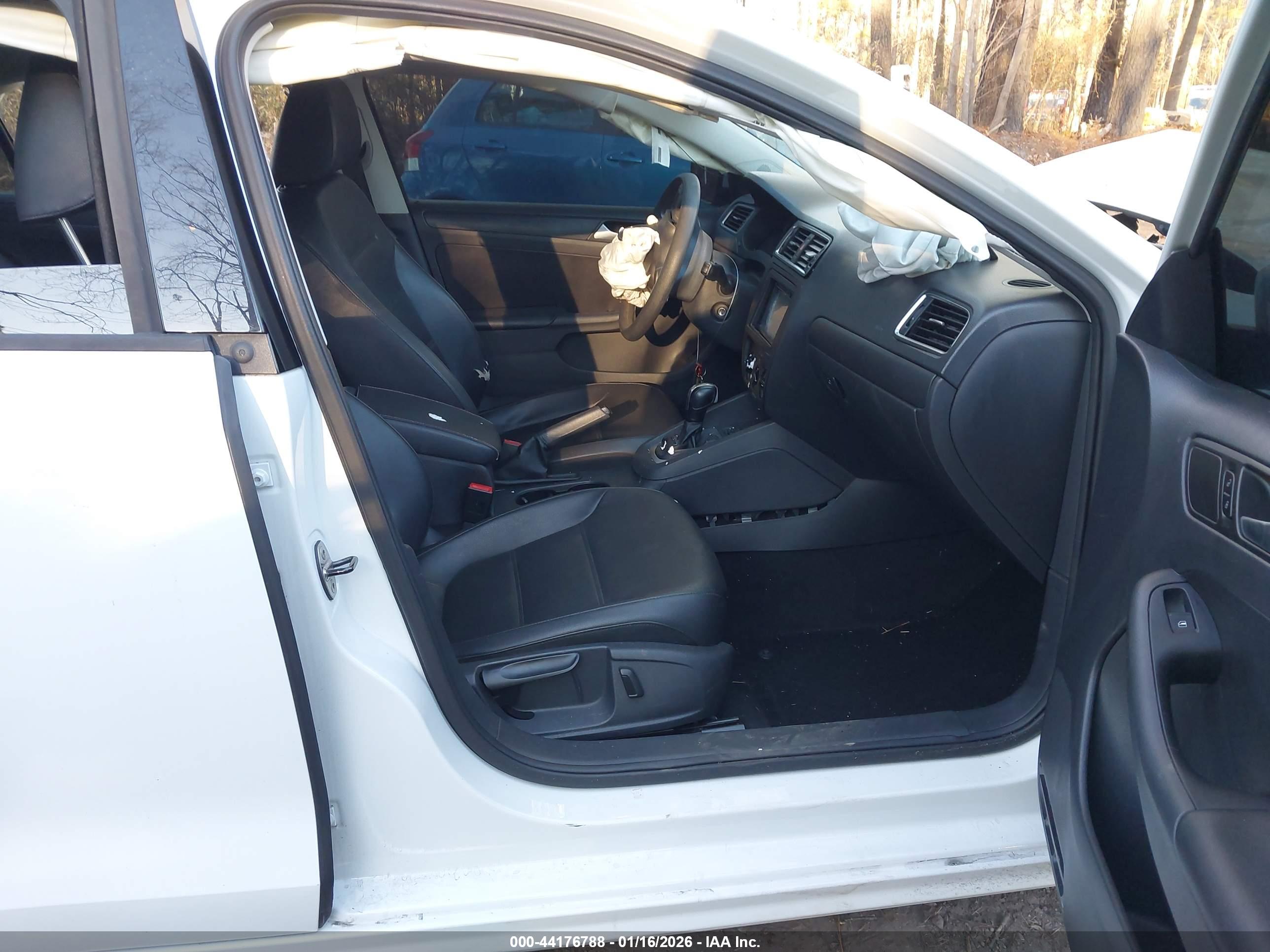VOLKSWAGEN JETTA image 5