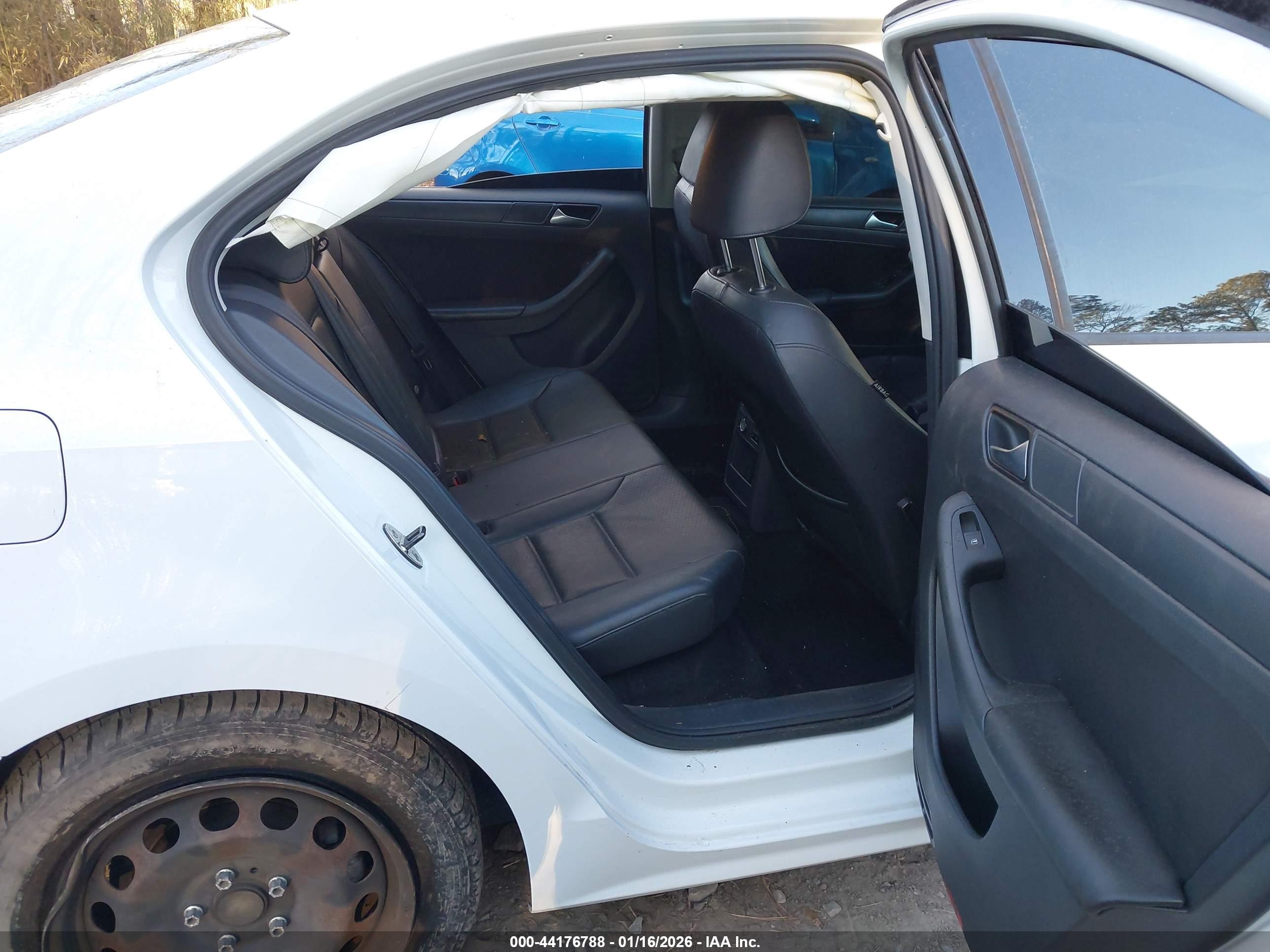 VOLKSWAGEN JETTA image 8