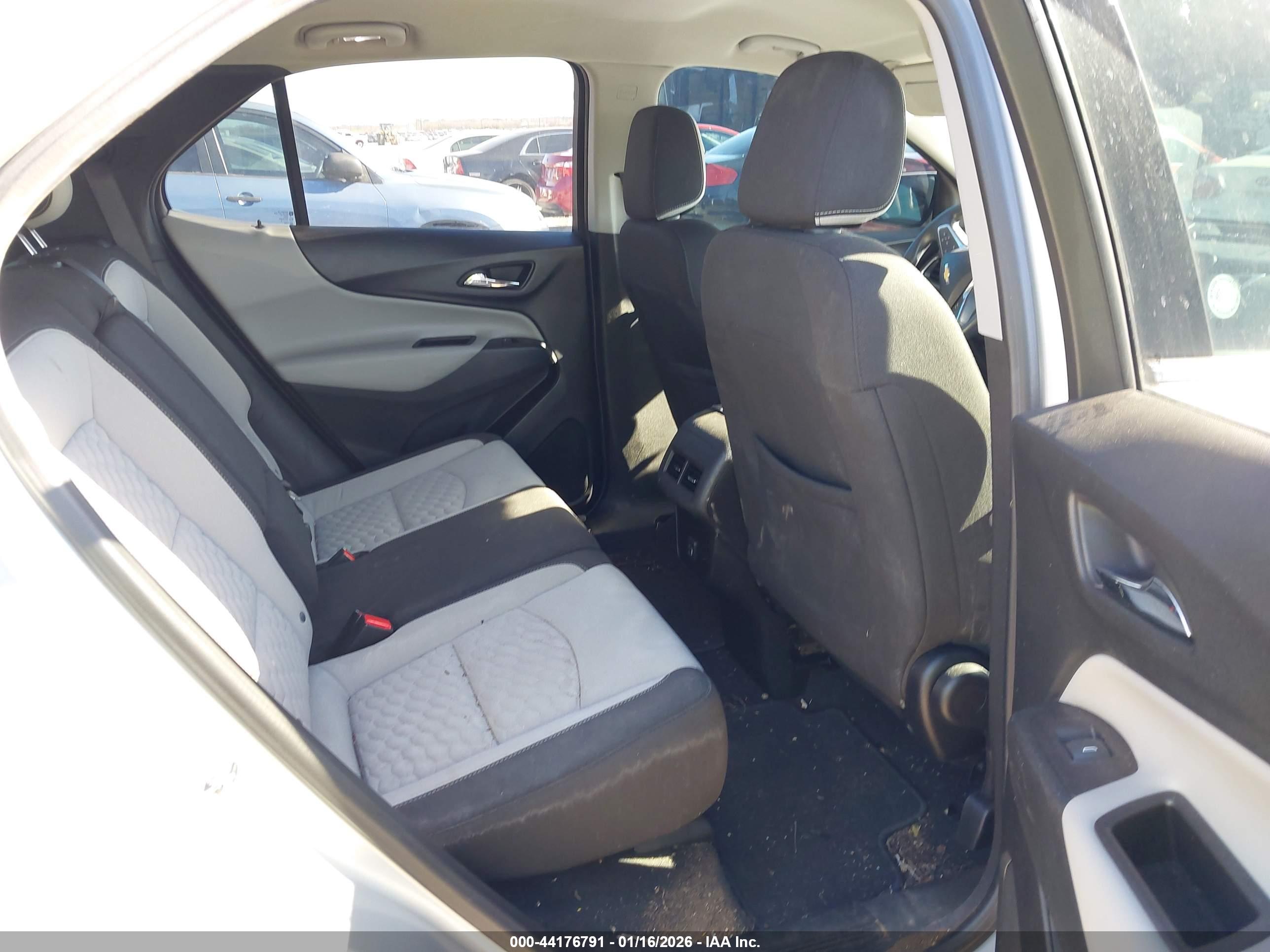 CHEVROLET EQUINOX image 8