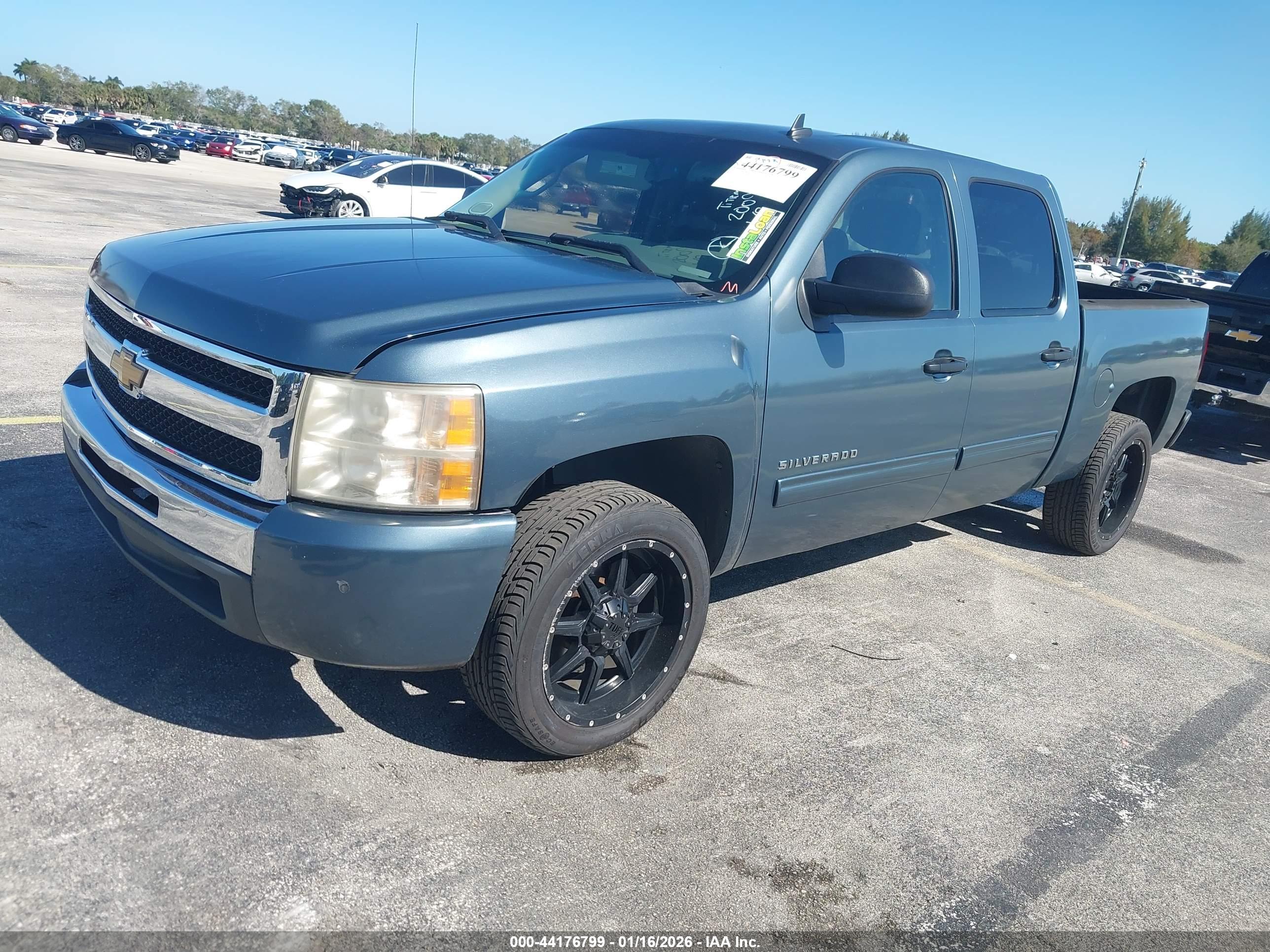 CHEVROLET SILVERADO image 2