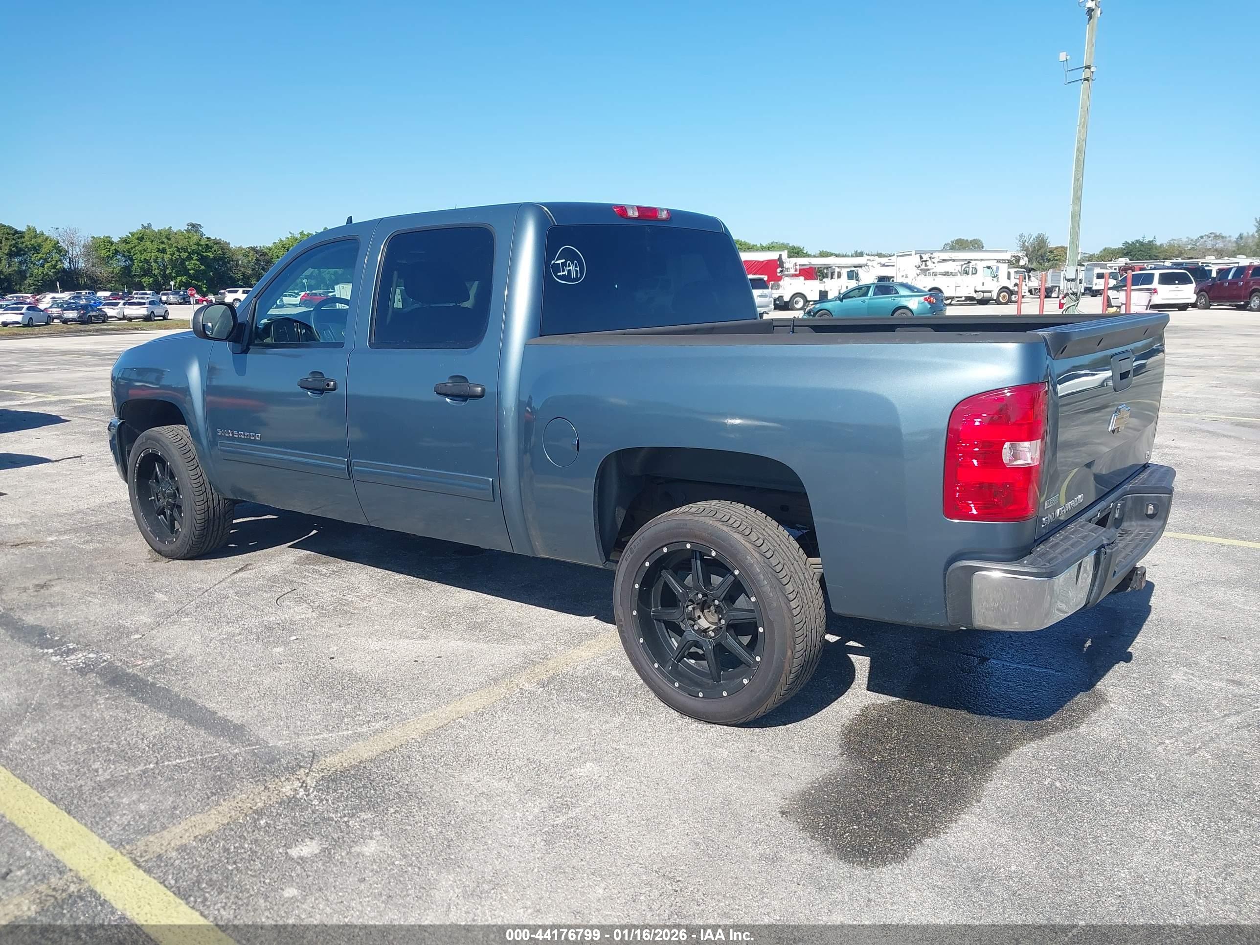 CHEVROLET SILVERADO image 3