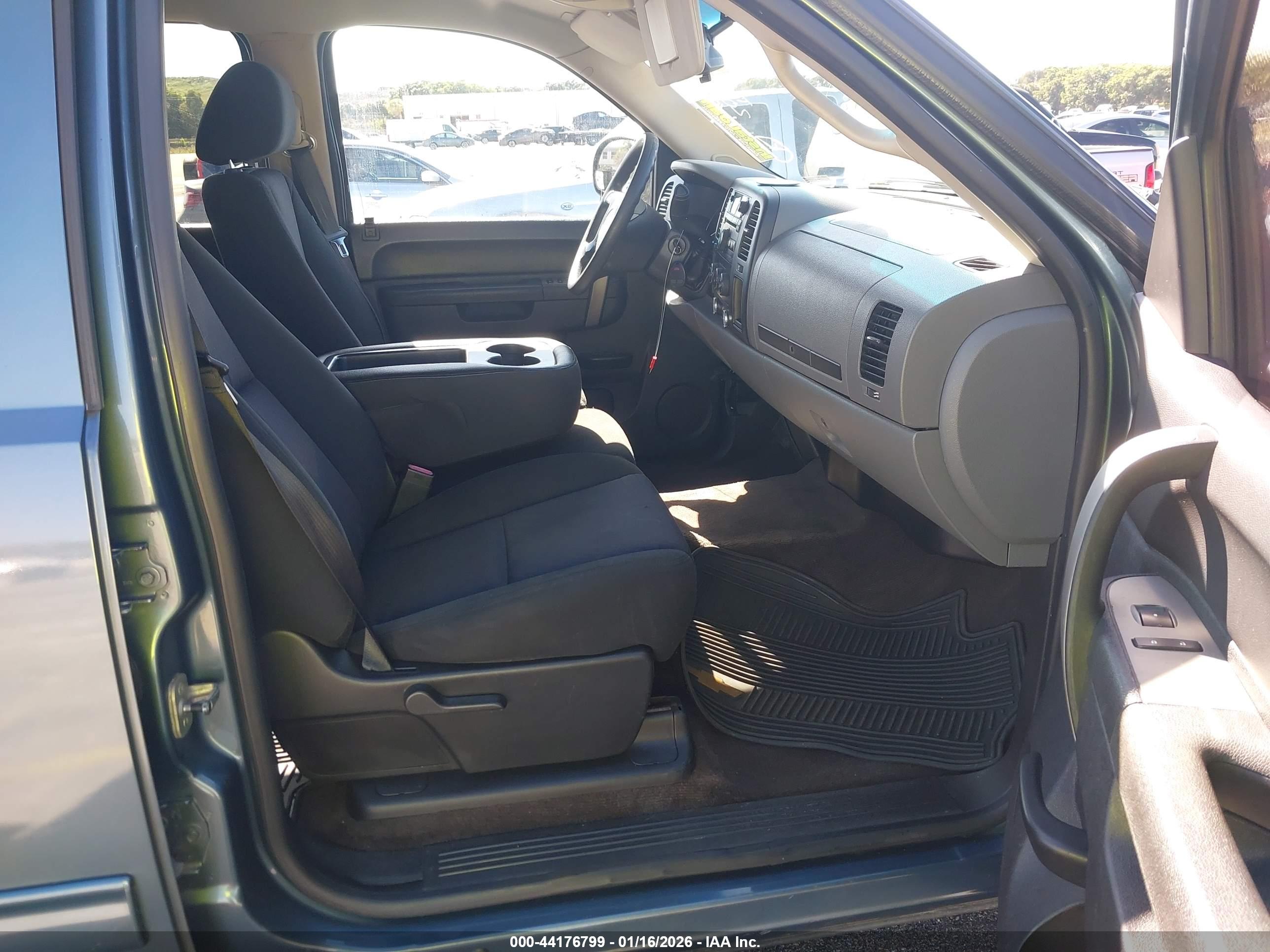 CHEVROLET SILVERADO image 5