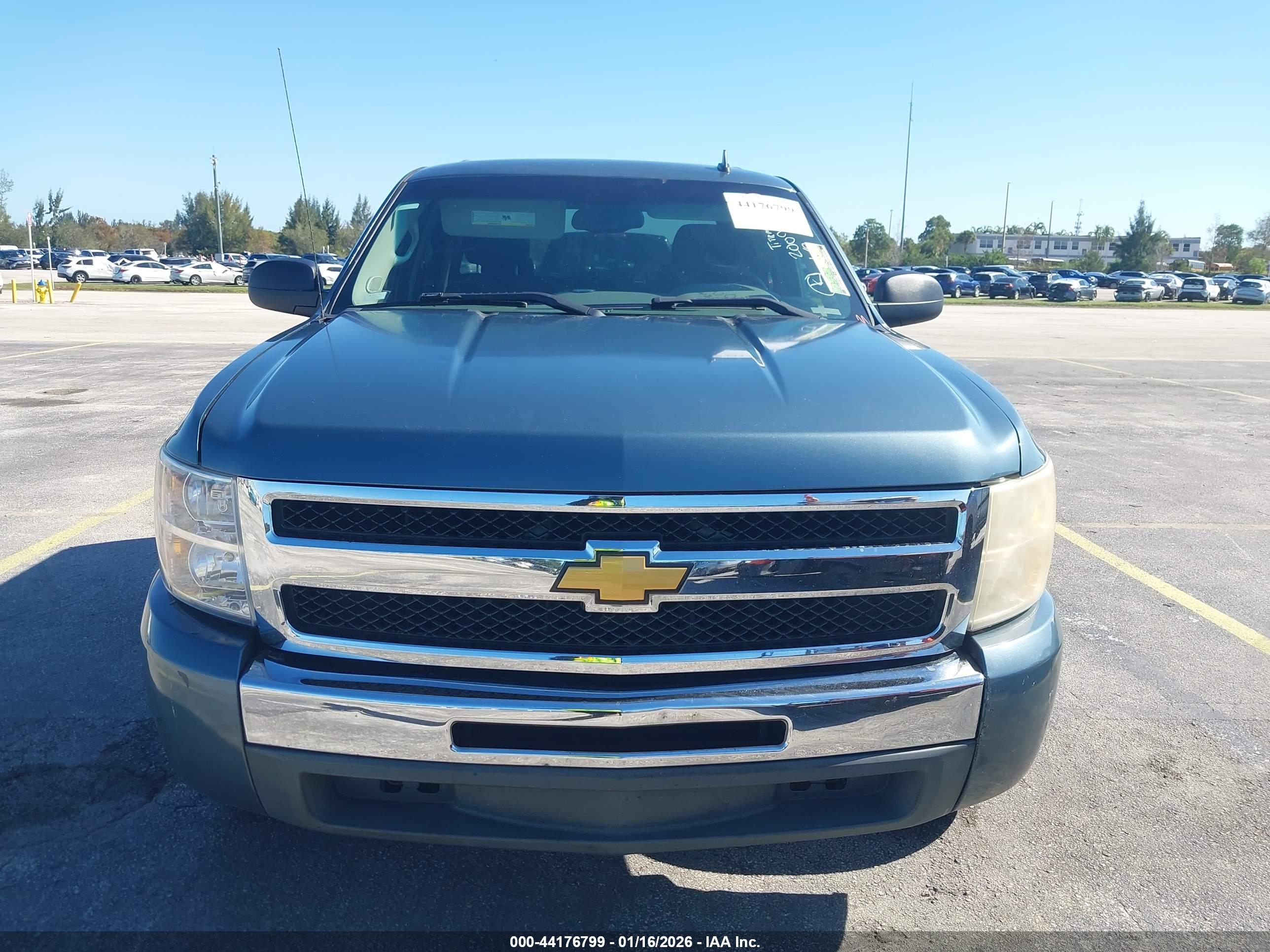 CHEVROLET SILVERADO image 6