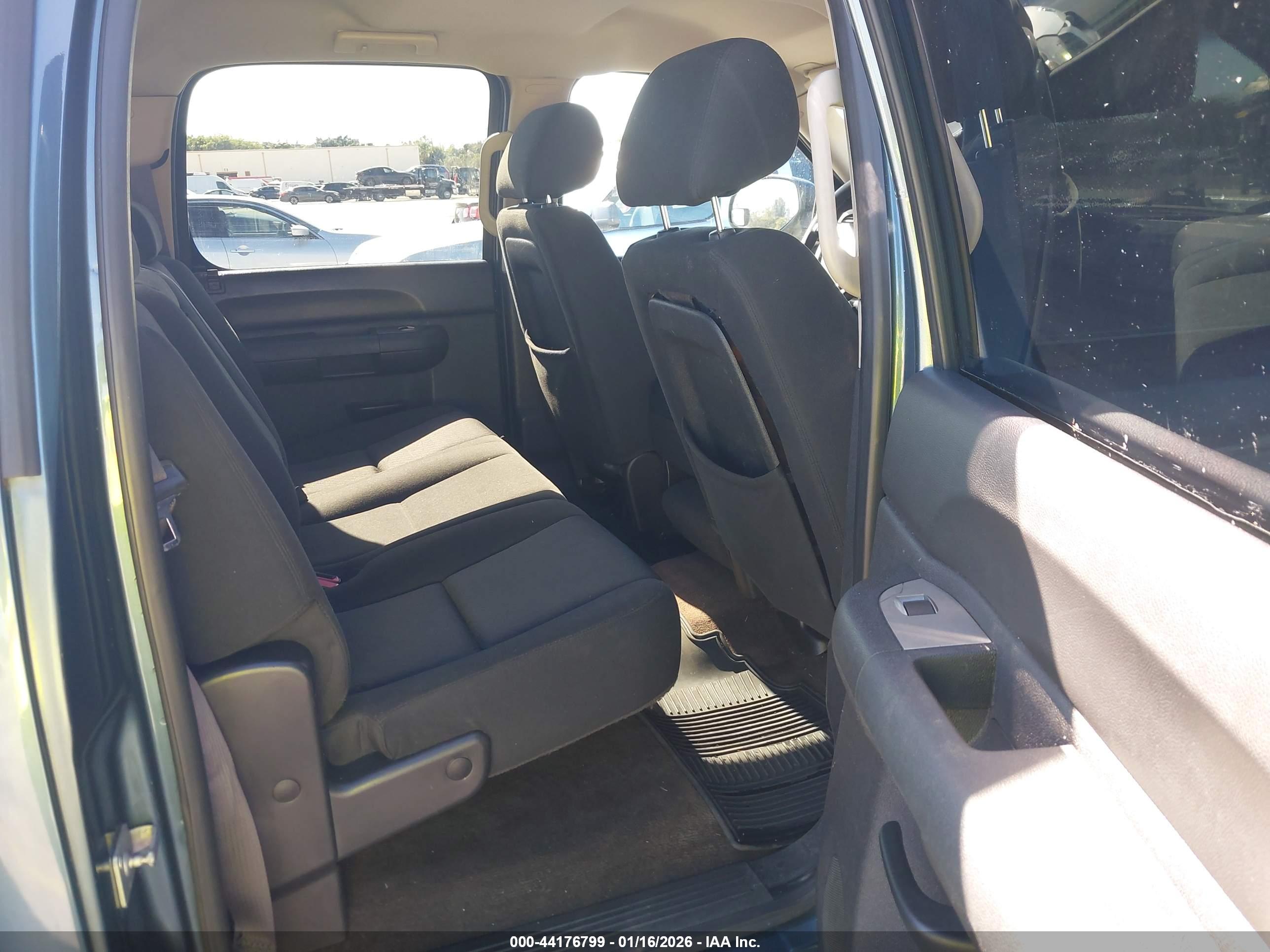 CHEVROLET SILVERADO image 8