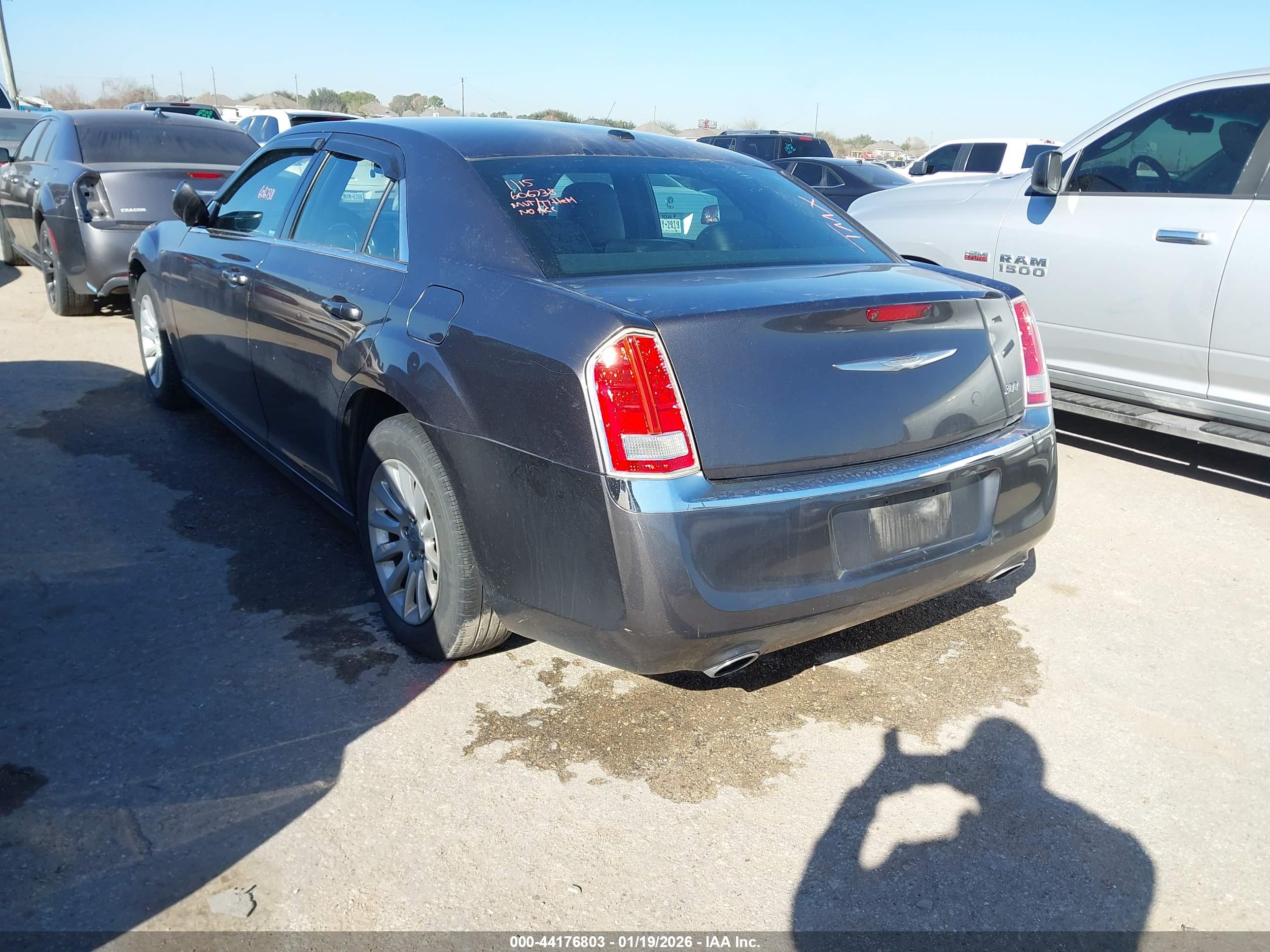 CHRYSLER 300 image 3