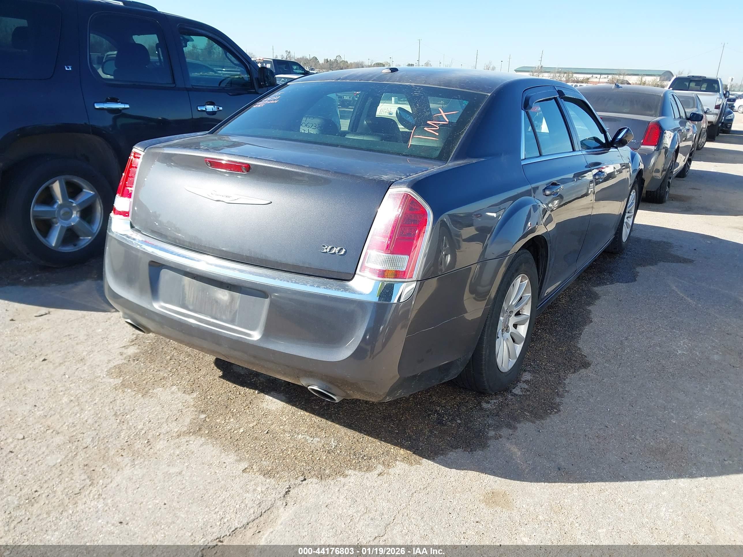 CHRYSLER 300 image 4