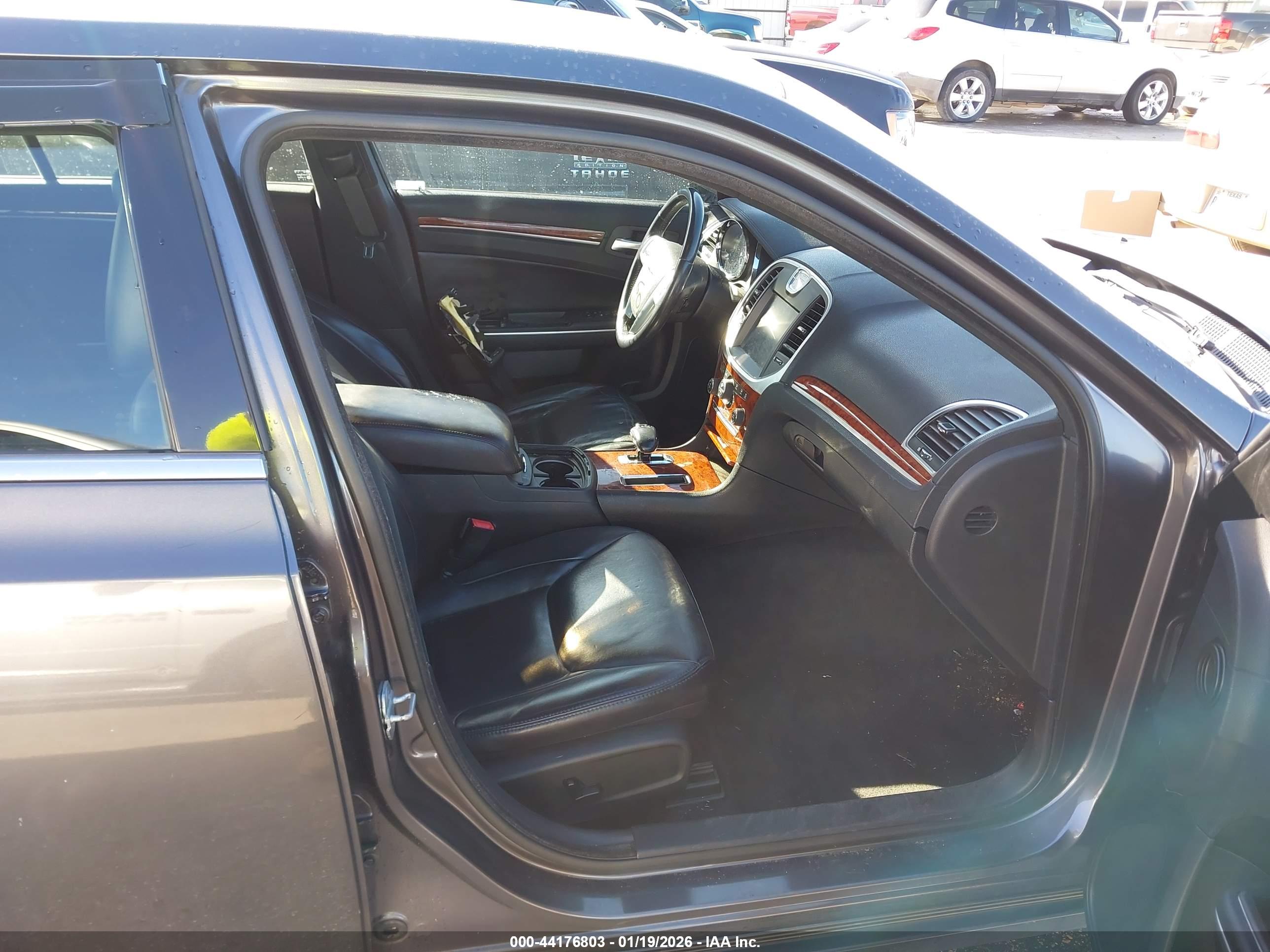 CHRYSLER 300 image 5