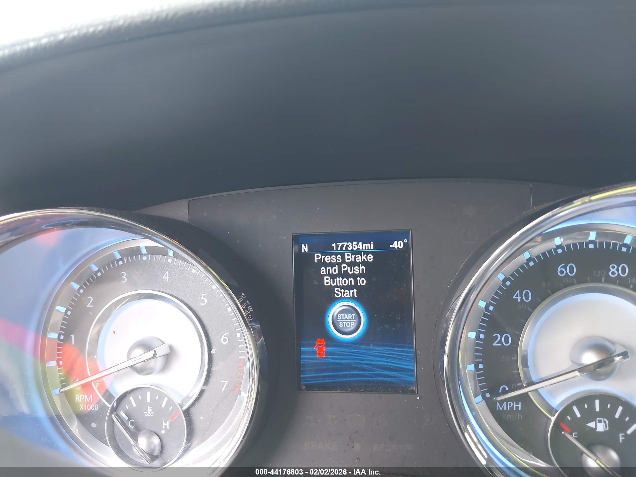 CHRYSLER 300 image 7