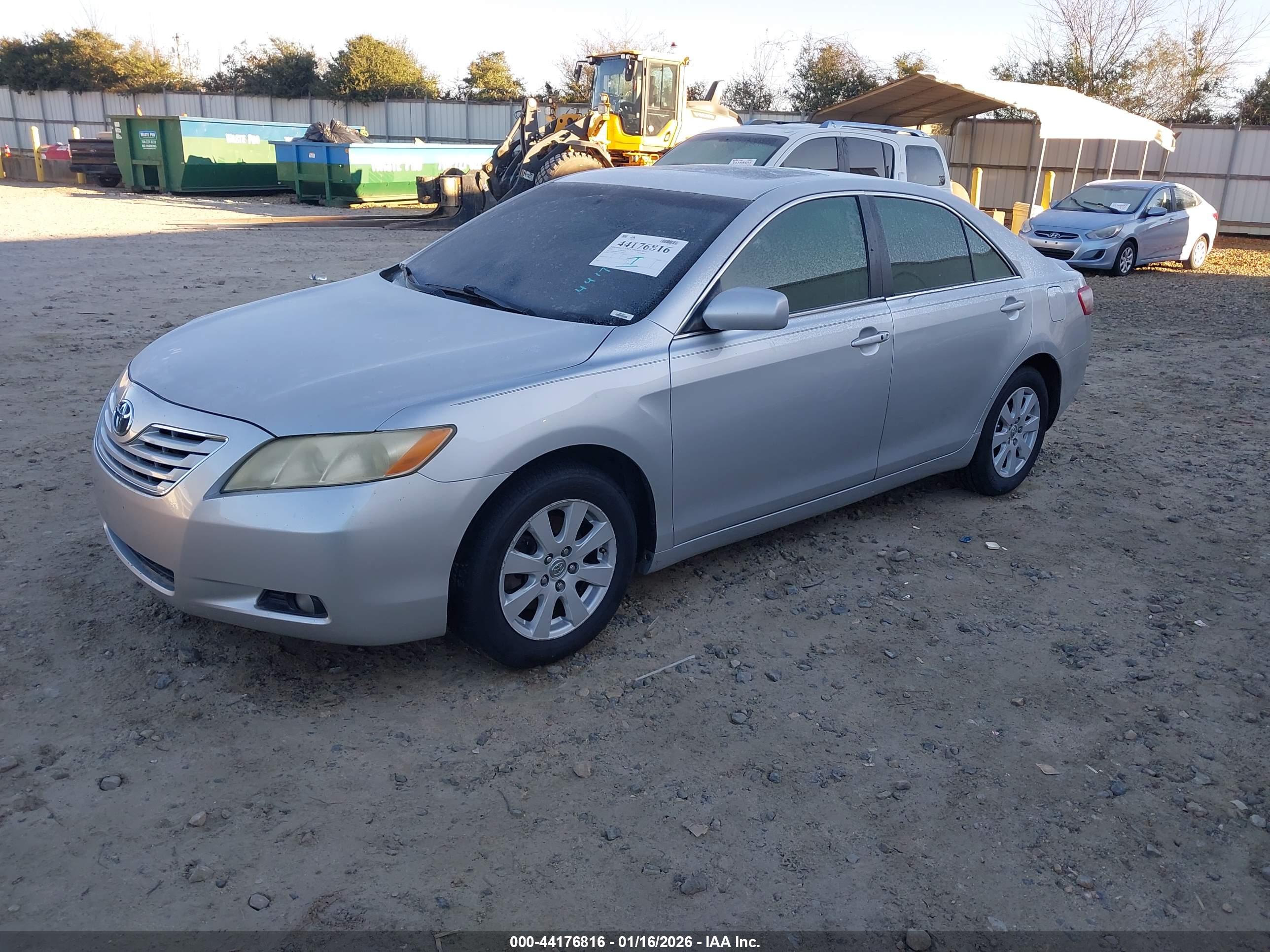 TOYOTA CAMRY image 2