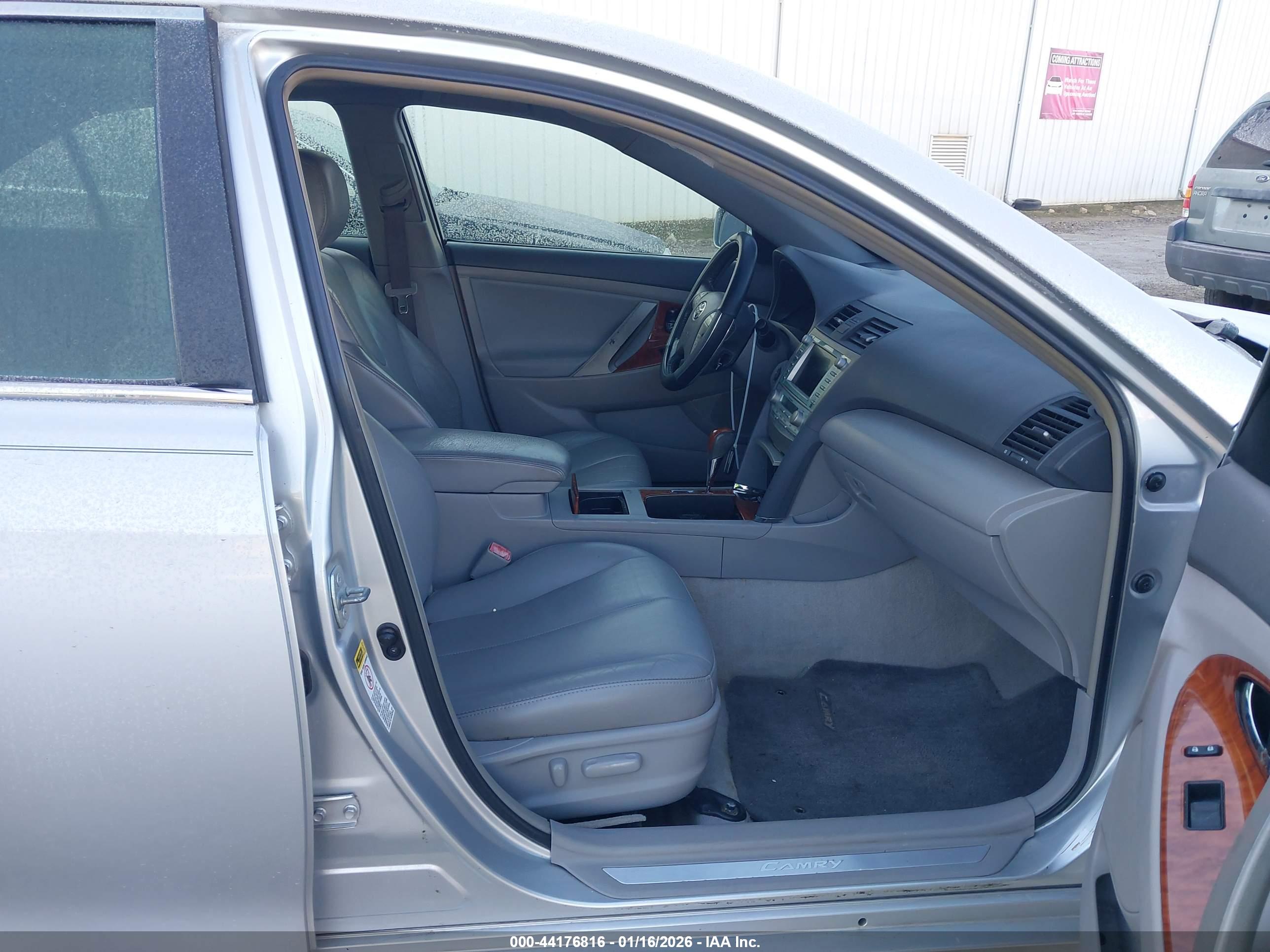 TOYOTA CAMRY image 5