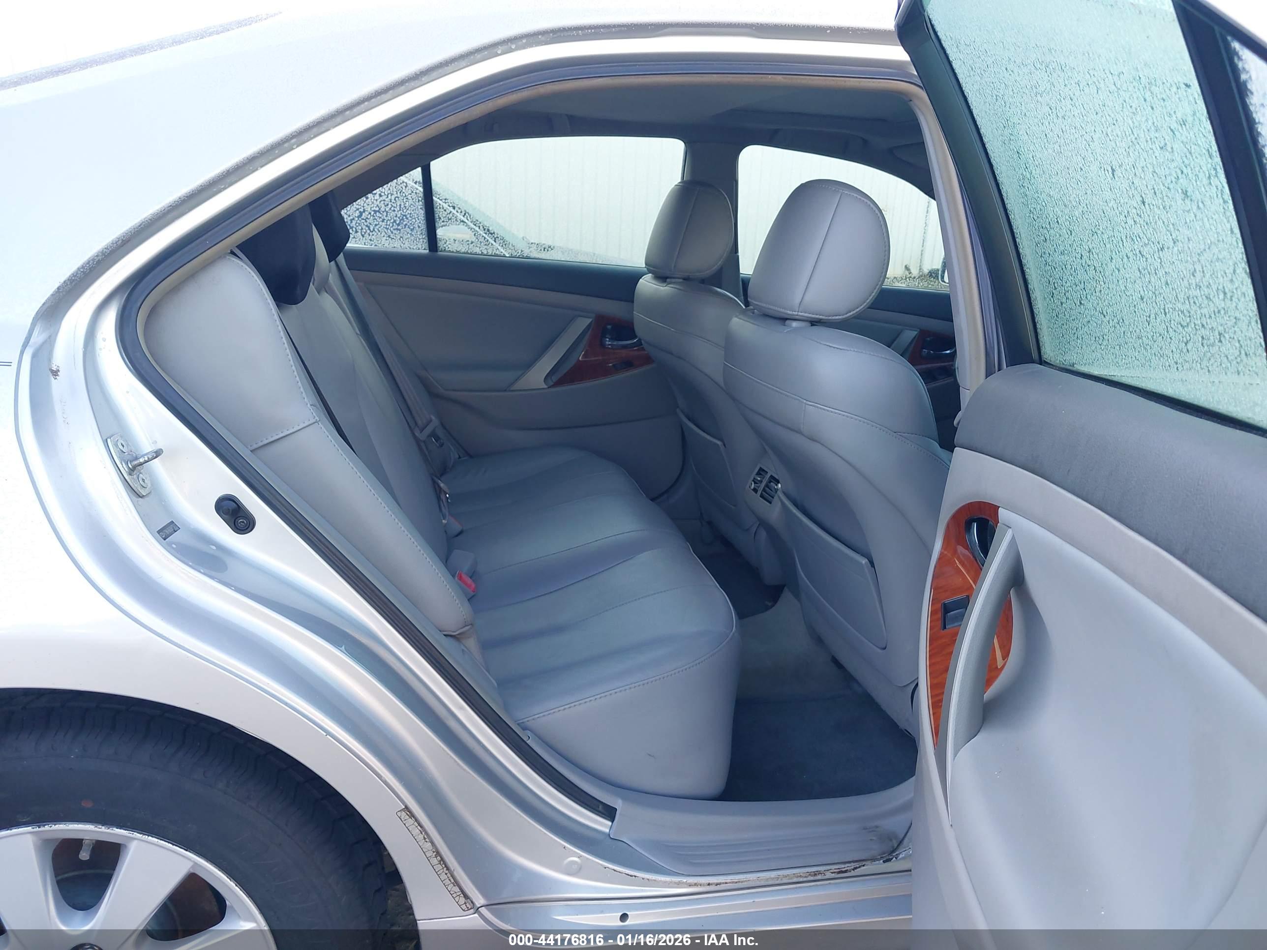 TOYOTA CAMRY image 8