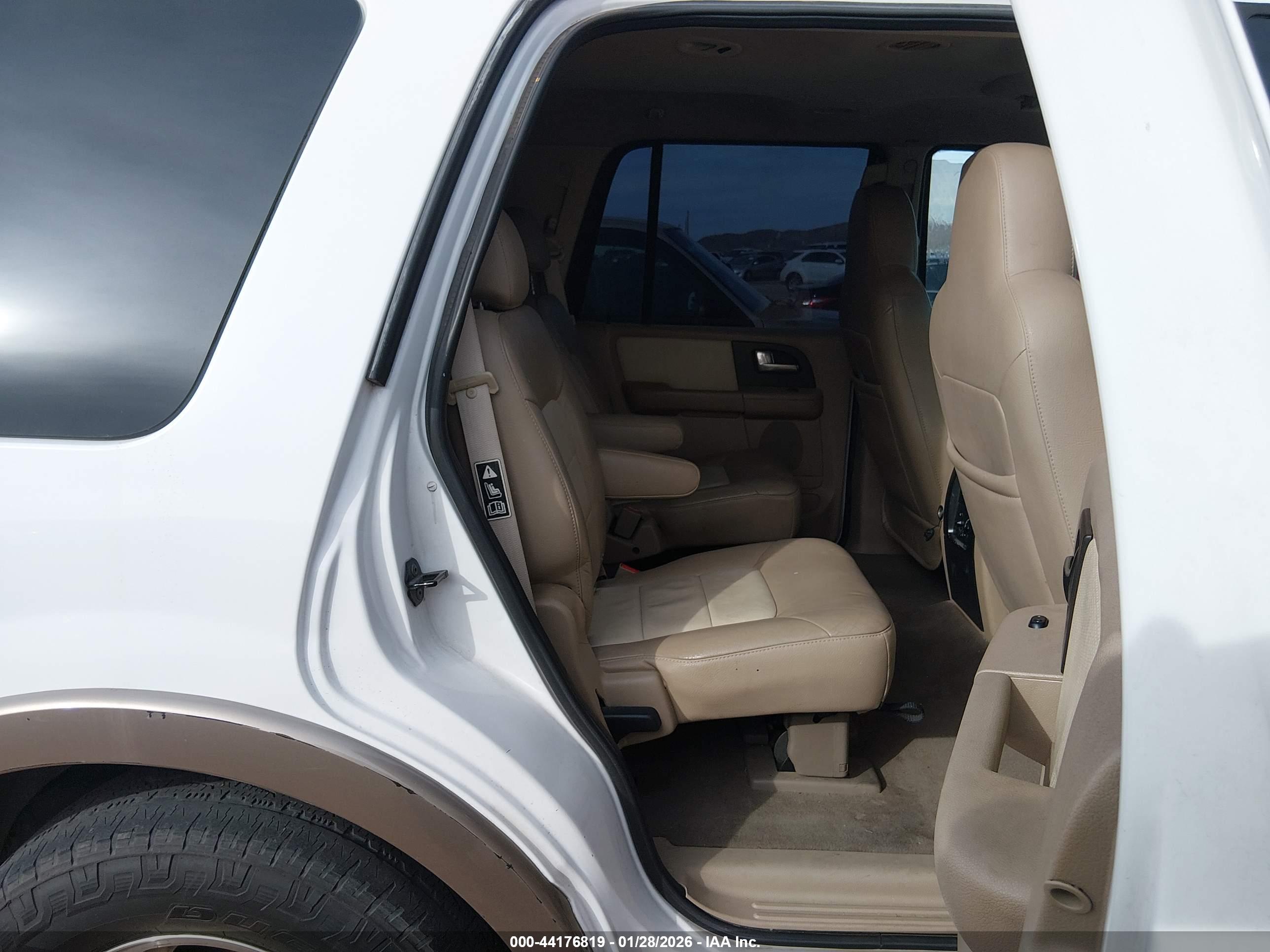 FORD EXPEDITION image 8