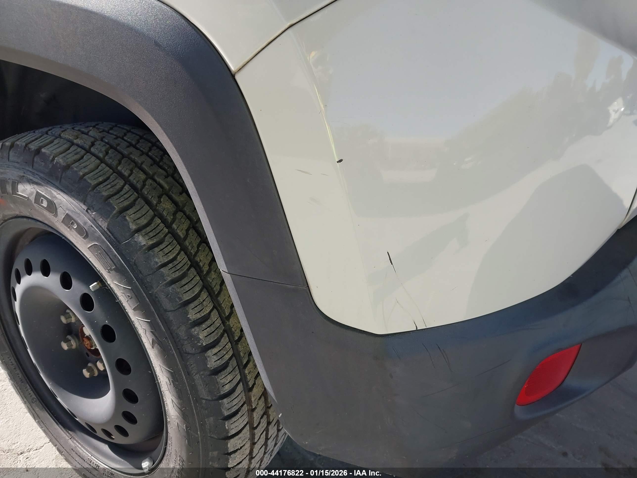 JEEP RENEGADE image 6