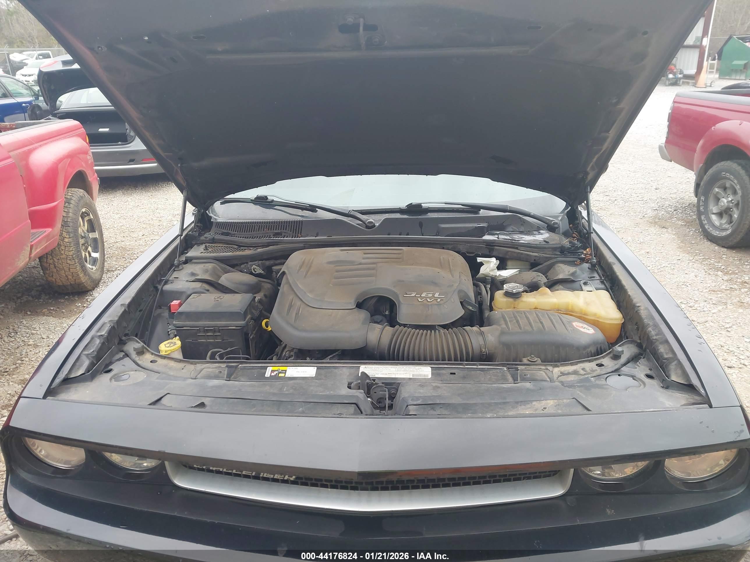 DODGE CHALLENGER image 10