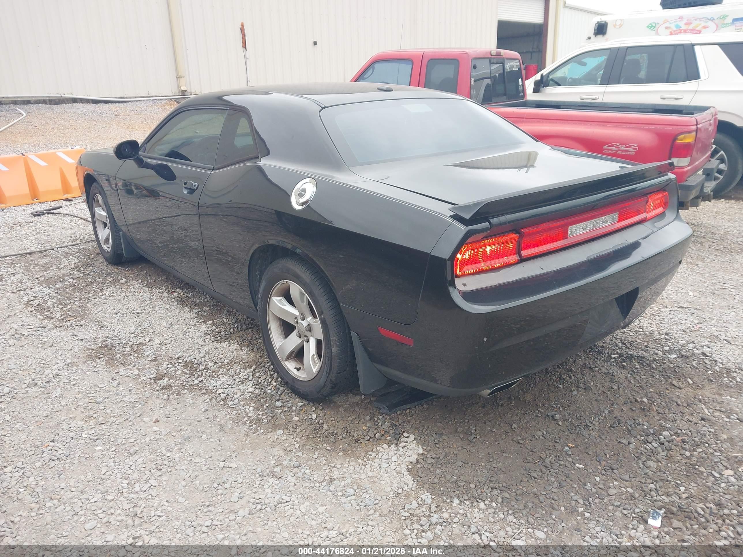 DODGE CHALLENGER image 3