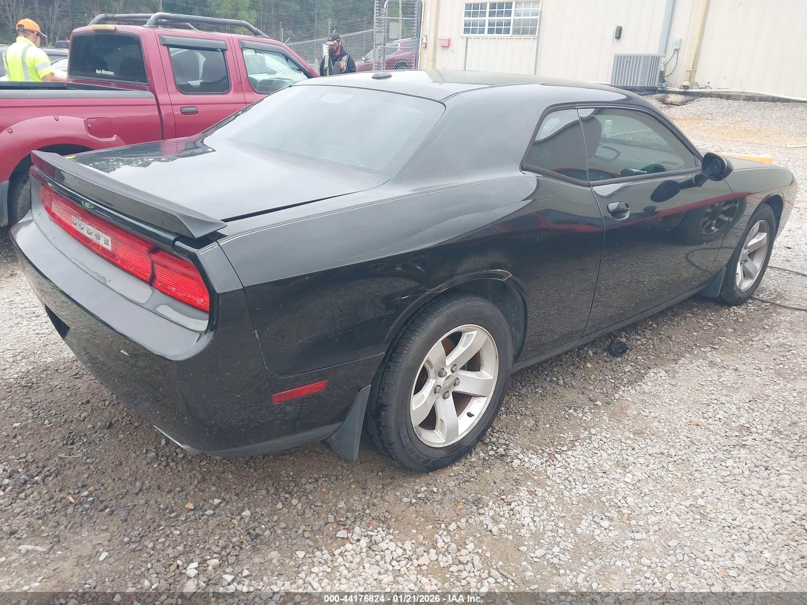 DODGE CHALLENGER image 4