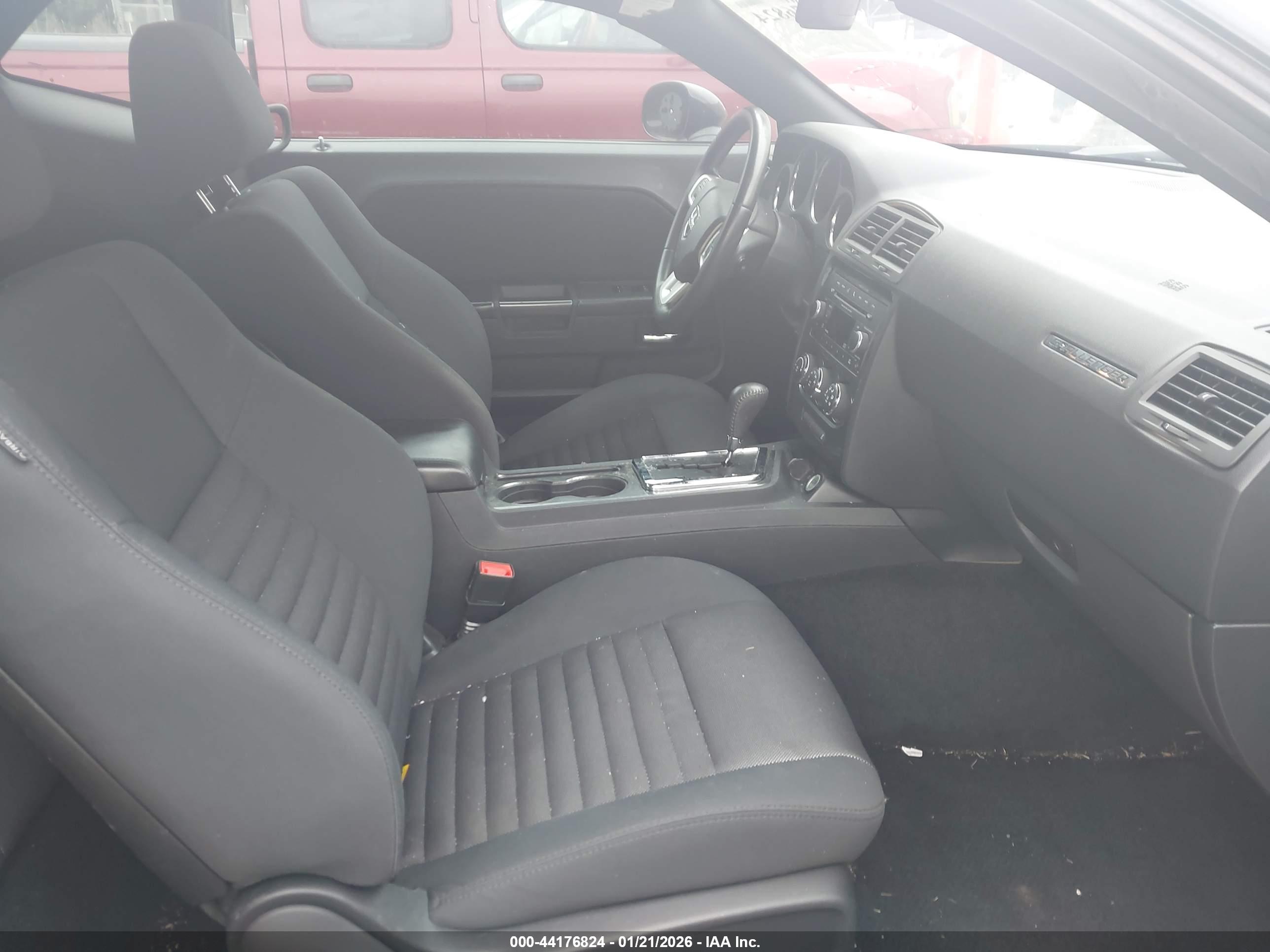 DODGE CHALLENGER image 5