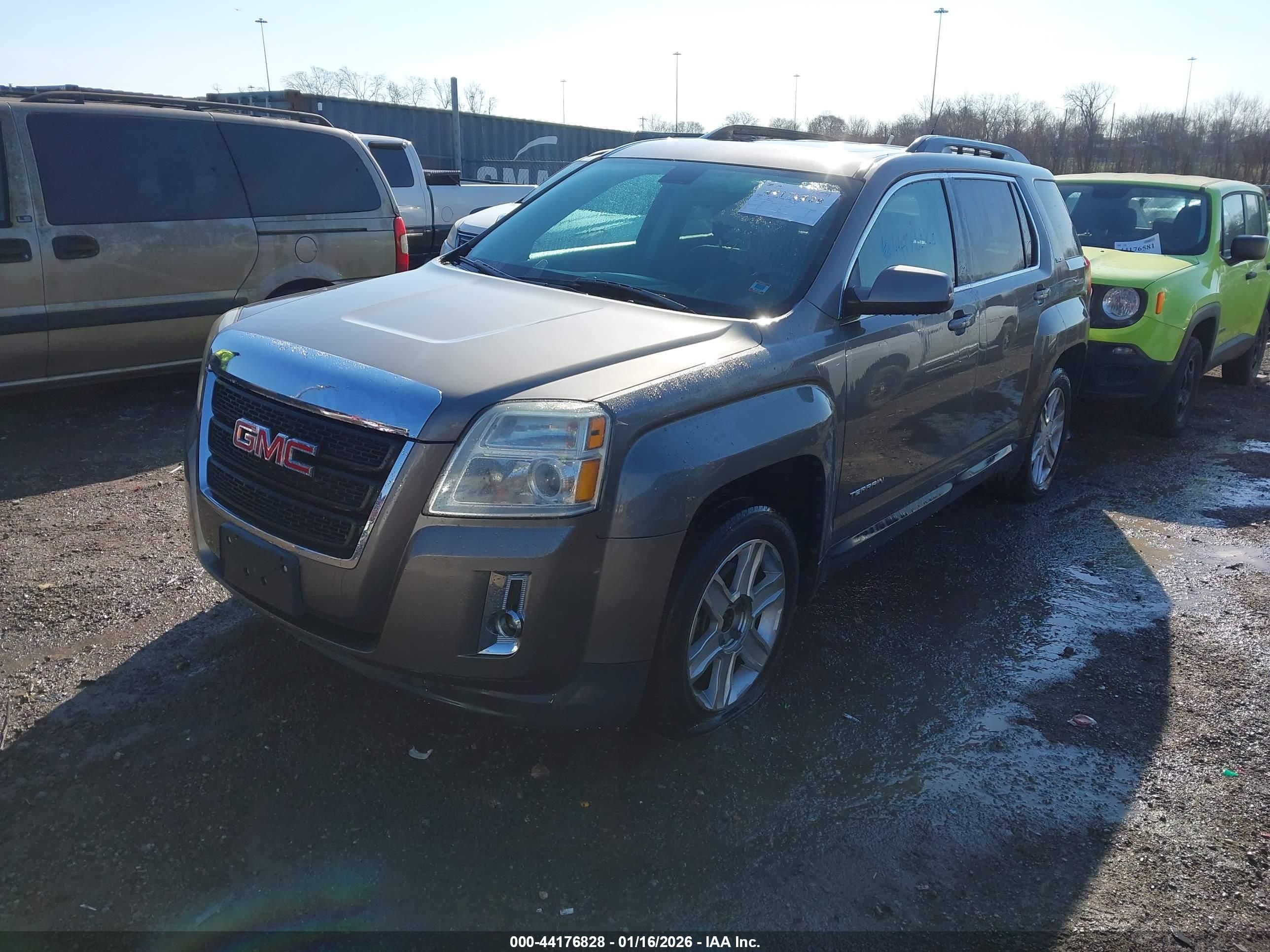 GMC TERRAIN image 2