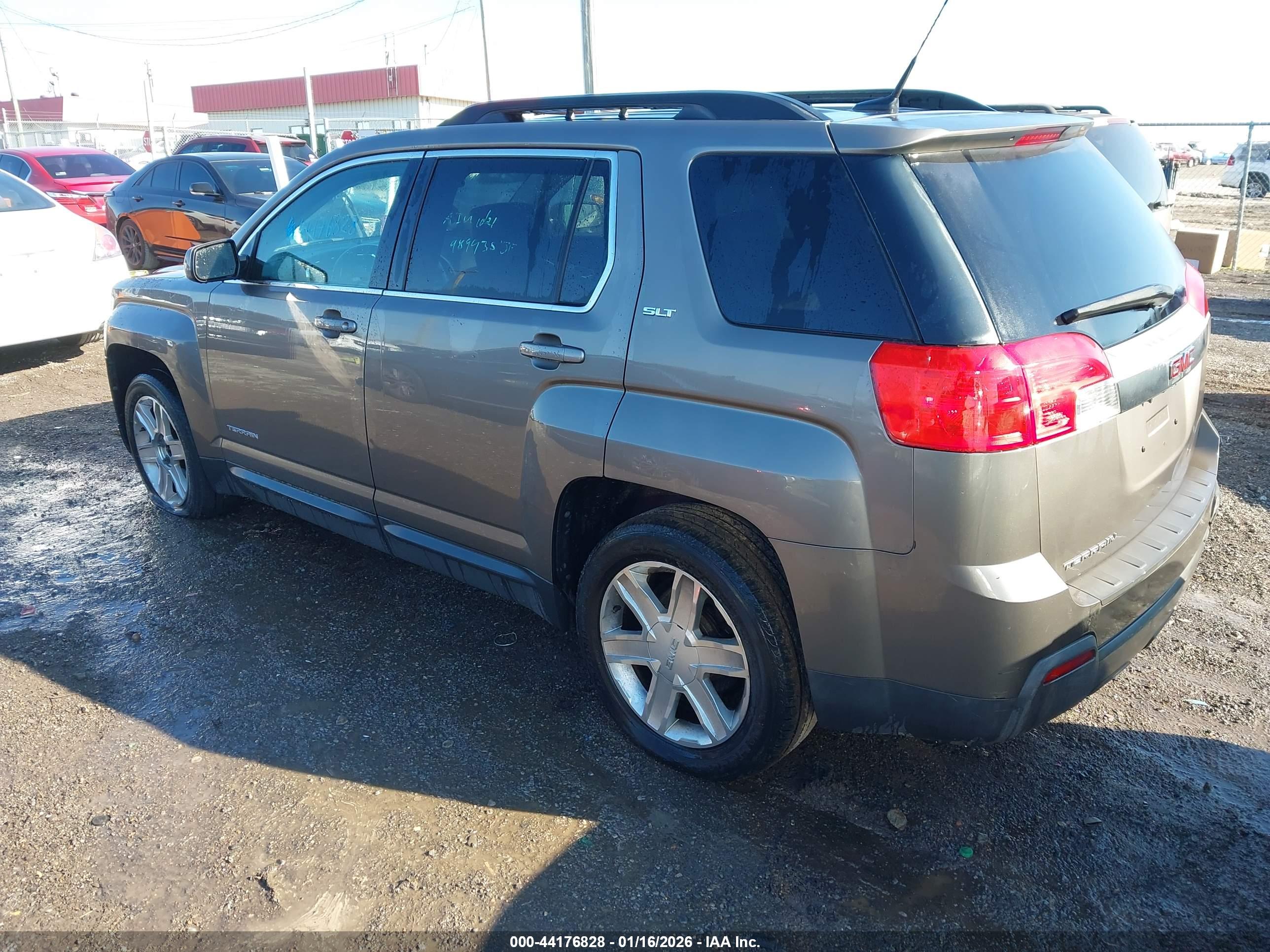 GMC TERRAIN image 3